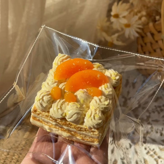 LuLu鹿🦌「ほんのり焼き色のオレンジチーズキューブ」 Squishy stress relief toy