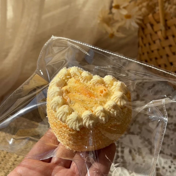 LuLu鹿🦌「ほんのり焼き色のハート型クランブルケーキ」 Squishy stress relief toy