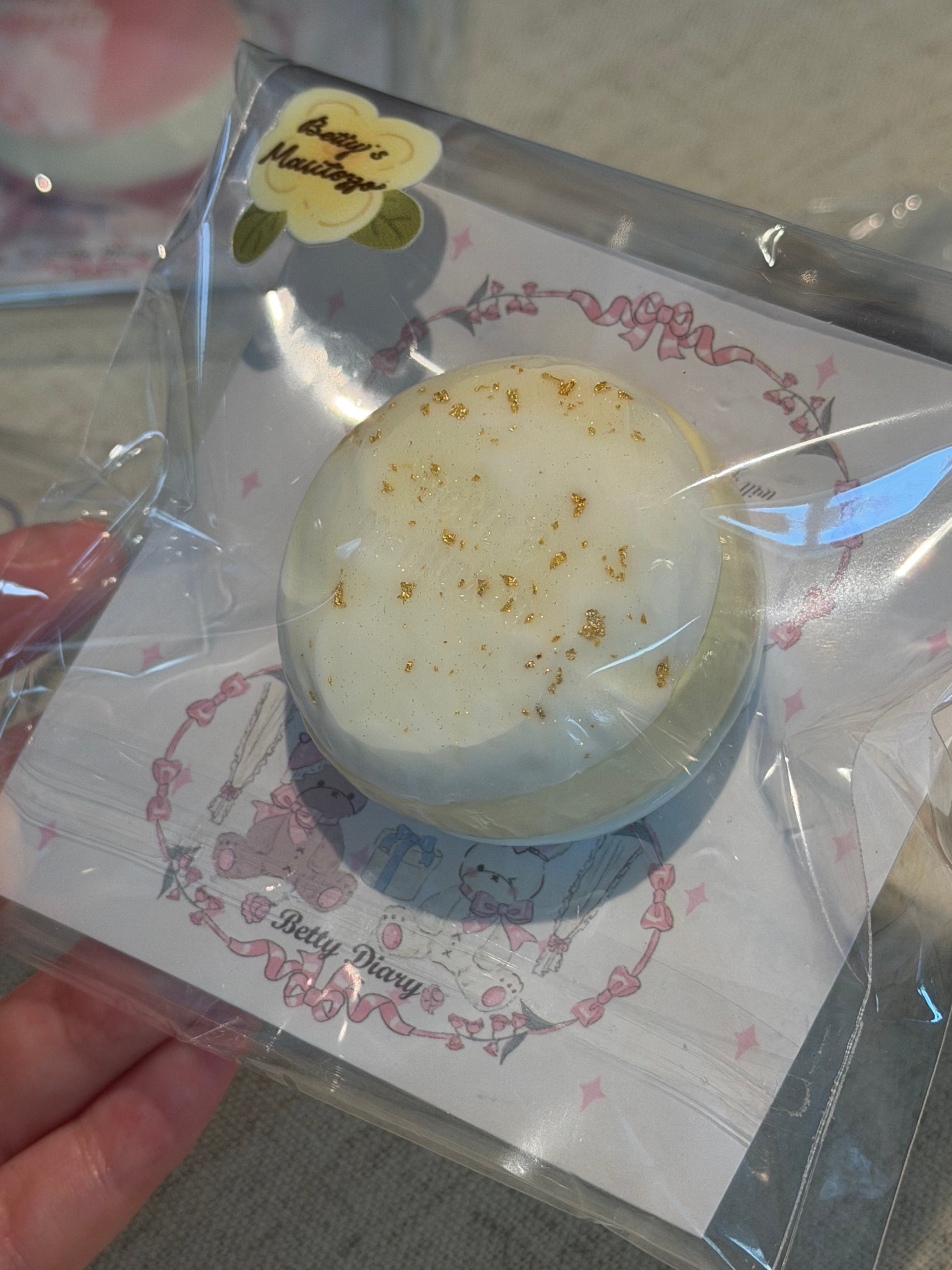 Betty Diary🥯「ミニ金木犀ミルククリームパン」 Squishy stress relief toy