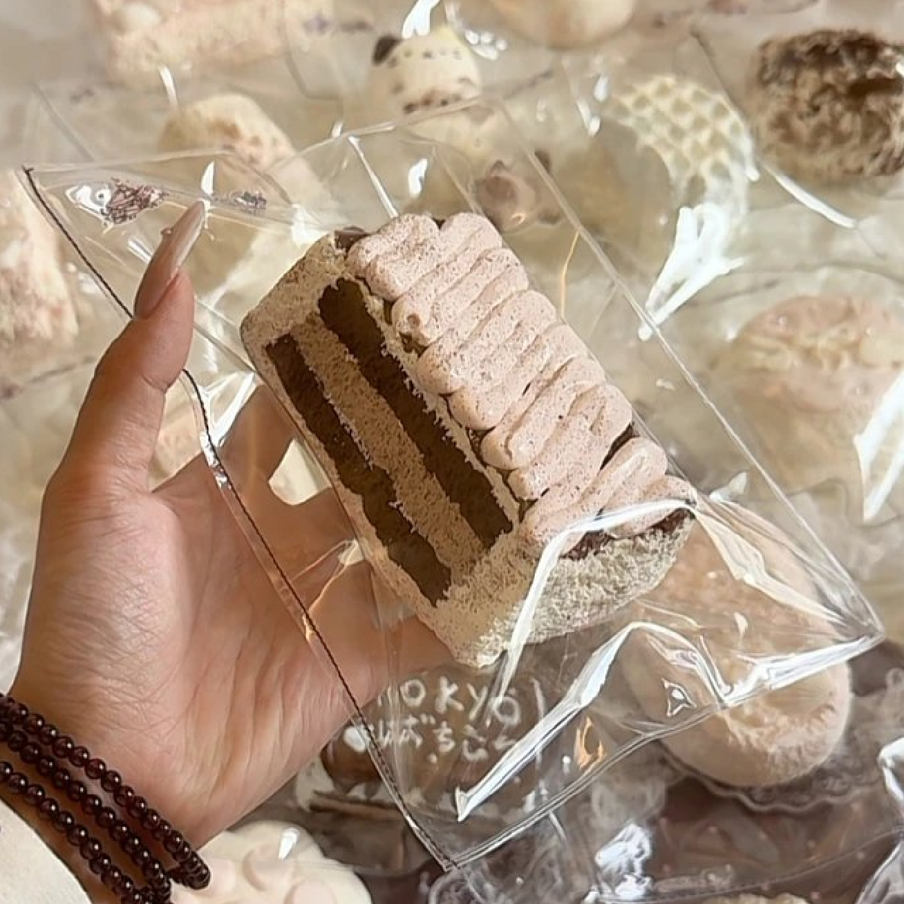 砕砕砕クッキー Studio「いちご＆チョコのケーキ風ロングトースト」 Squishy stress relief toy