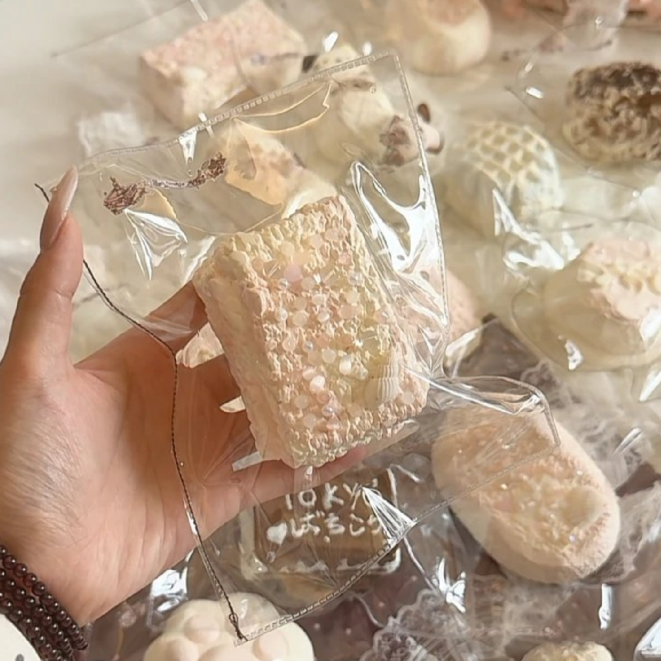 砕砕砕クッキー Studio「ピンクサンドビーチパン」 Squishy stress relief toy