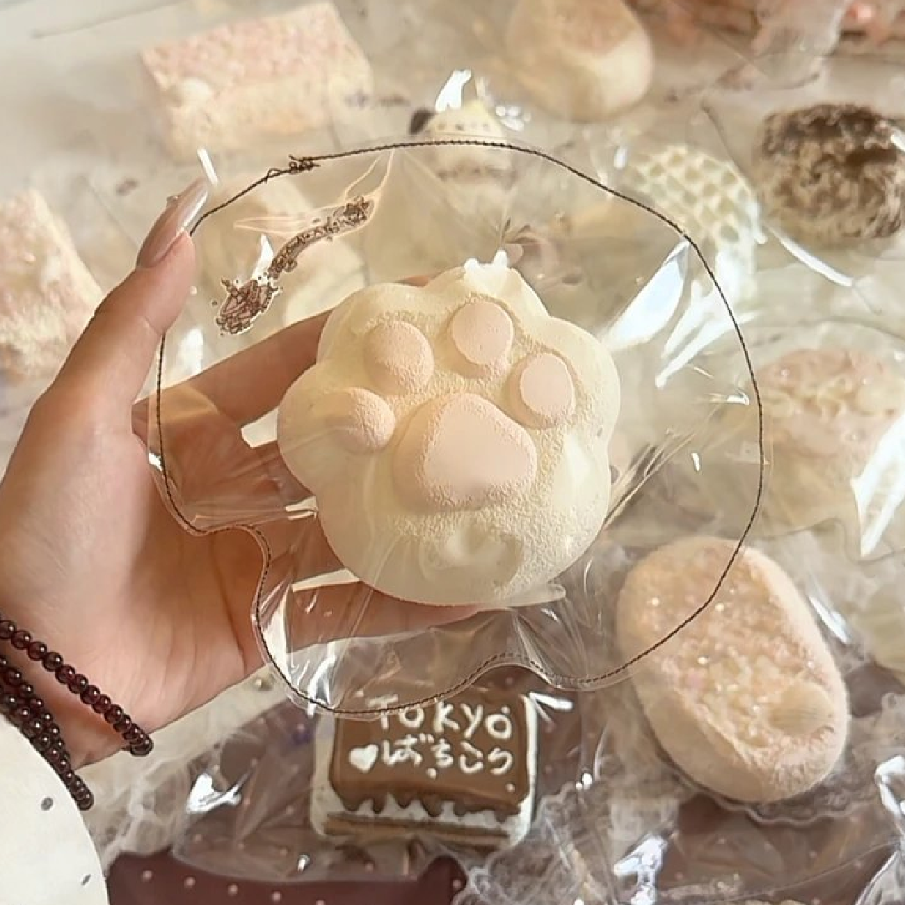 砕砕砕クッキー Studio「ふわふわにゃんこの肉球」 Squishy stress relief toy