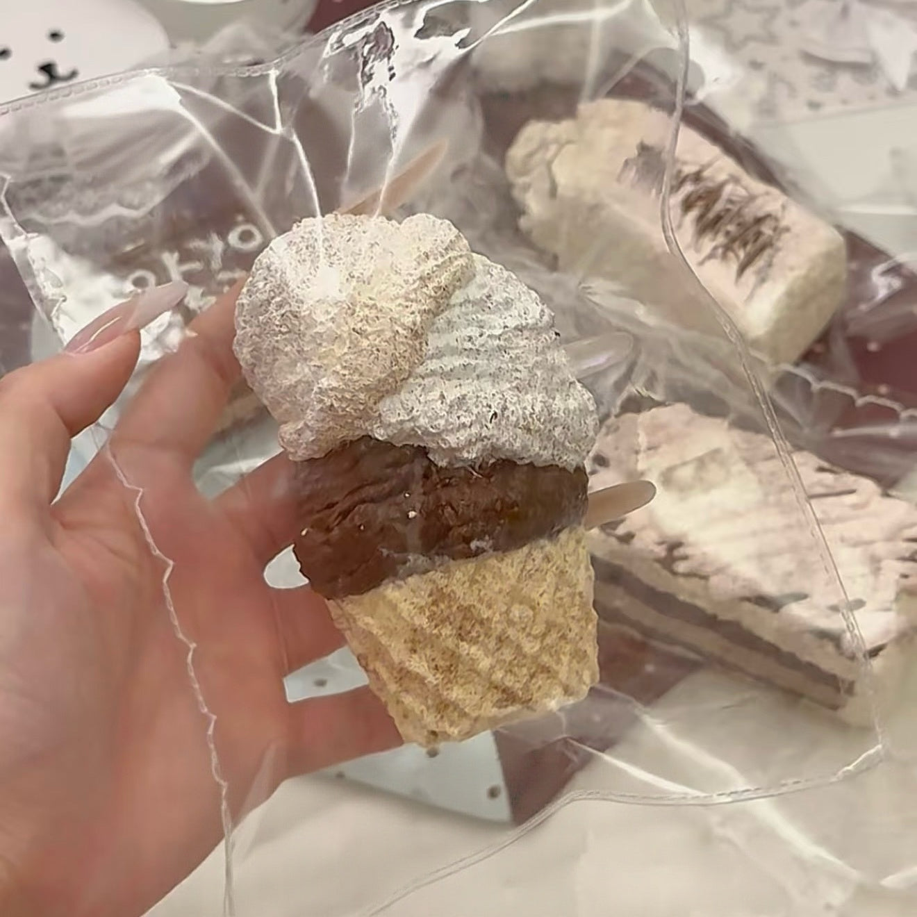 砕砕砕クッキー Studio「チョコミントワッフルコーン」 Squishy stress relief toy