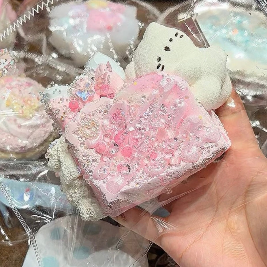 Kengkeng Studio「猫ちゃんとうさぎちゃんのお家」 Squishy stress relief toy
