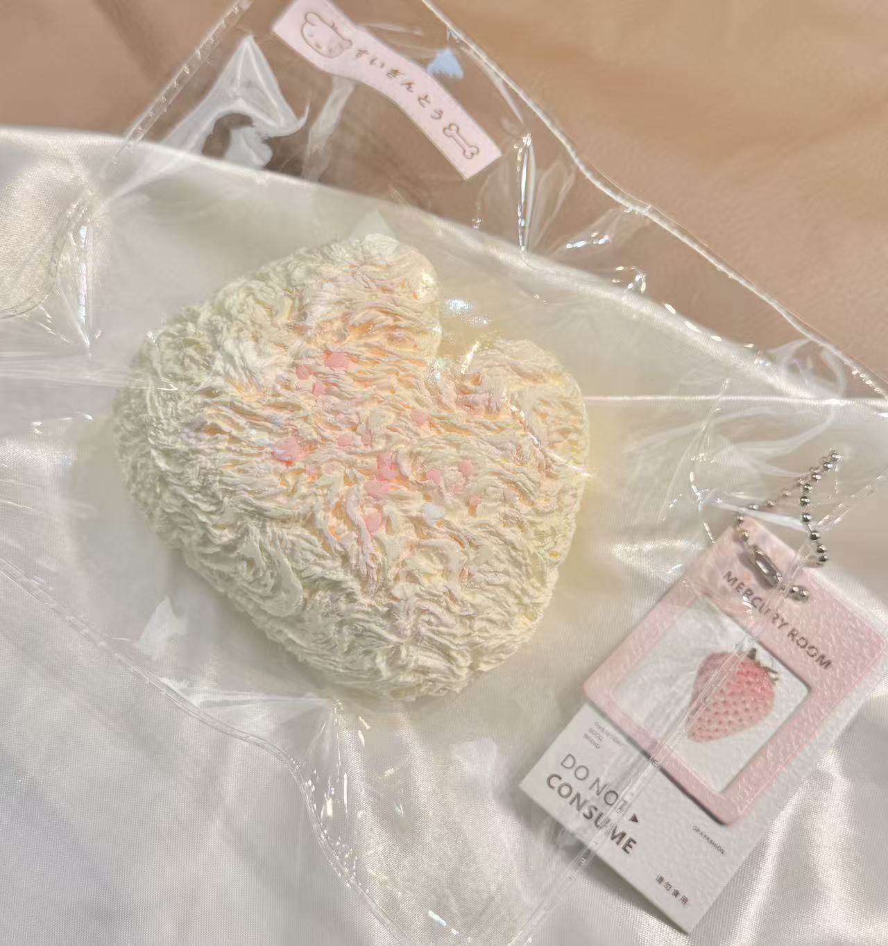 水銀灯の部屋 「はにかみうさぎ」 Squishy stress relief toy