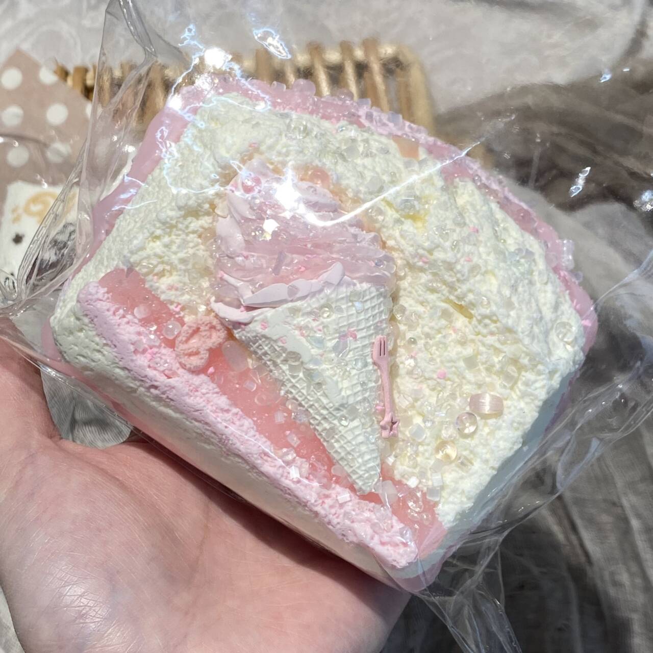 【BlissfulTt】苺アイスクリームジャム Squishy stress relief toy
