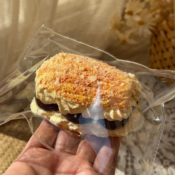 LuLu鹿🦌「ほんのり焼き色のチョコレートマドレーヌ」 Squishy stress relief toy