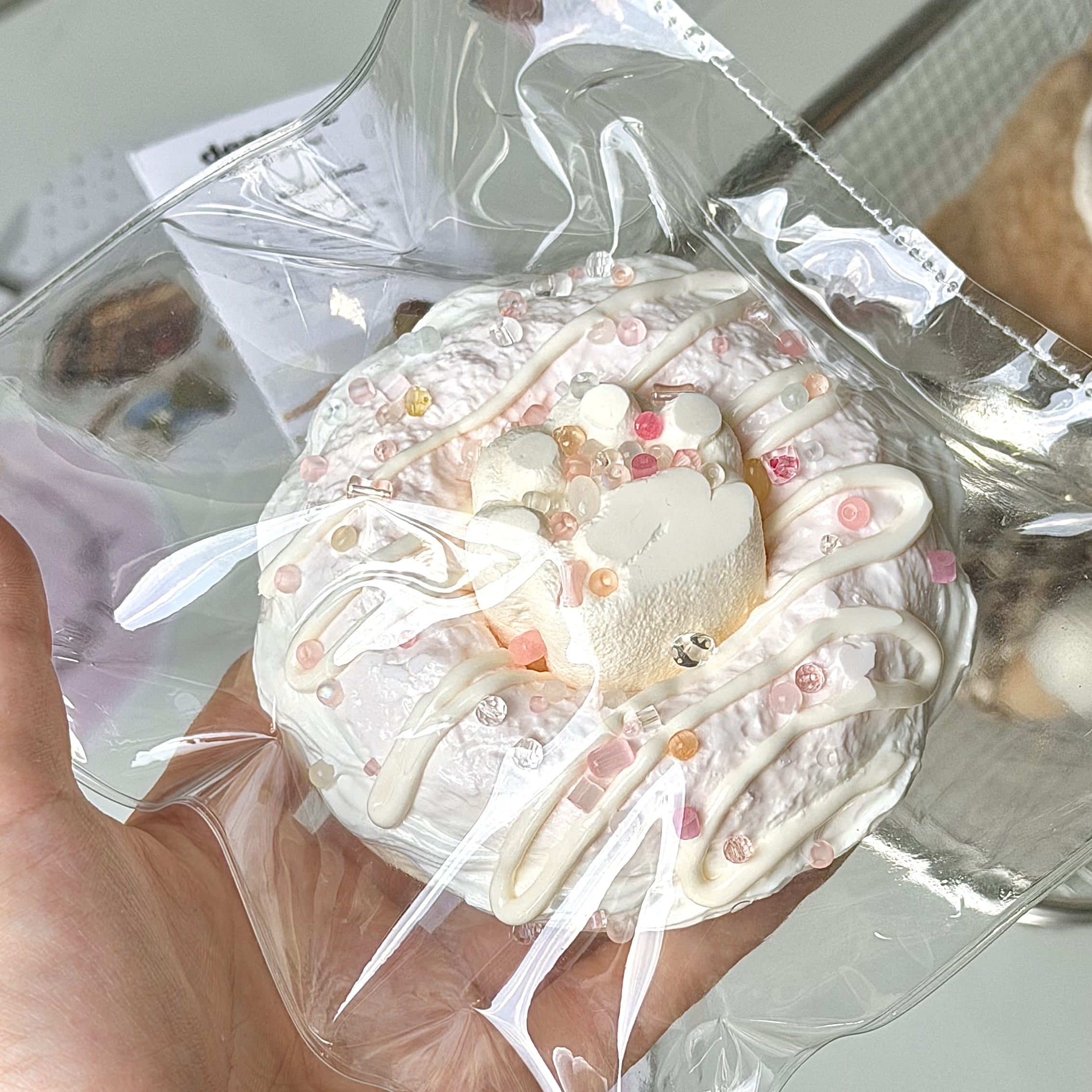 Duozai【Cat‑paw‑shaped donuts】Squishy stress relief toy