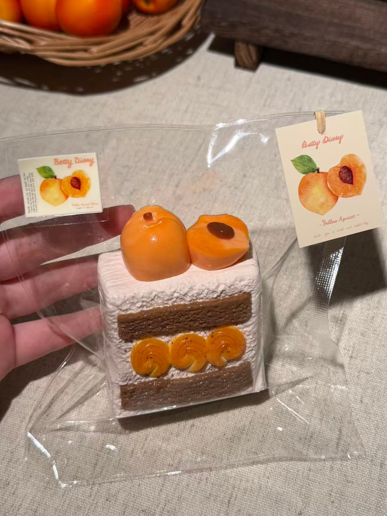 Betty Diary🍑「紅茶とアプリコットのパウンドケーキ」 Squishy stress relief toy