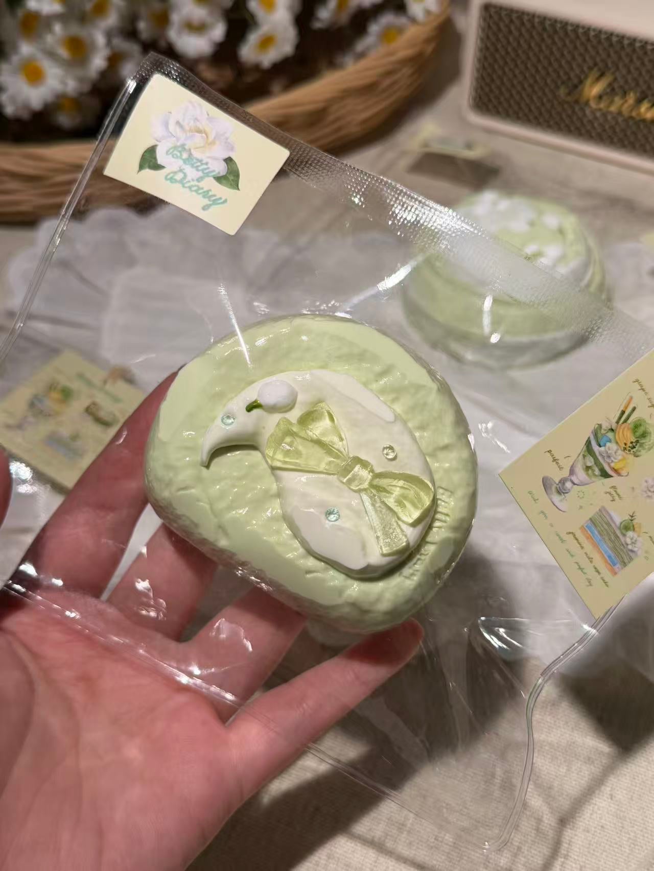 Betty Diary🌼「ジャスミンロールケーキ」 Squishy stress relief toy