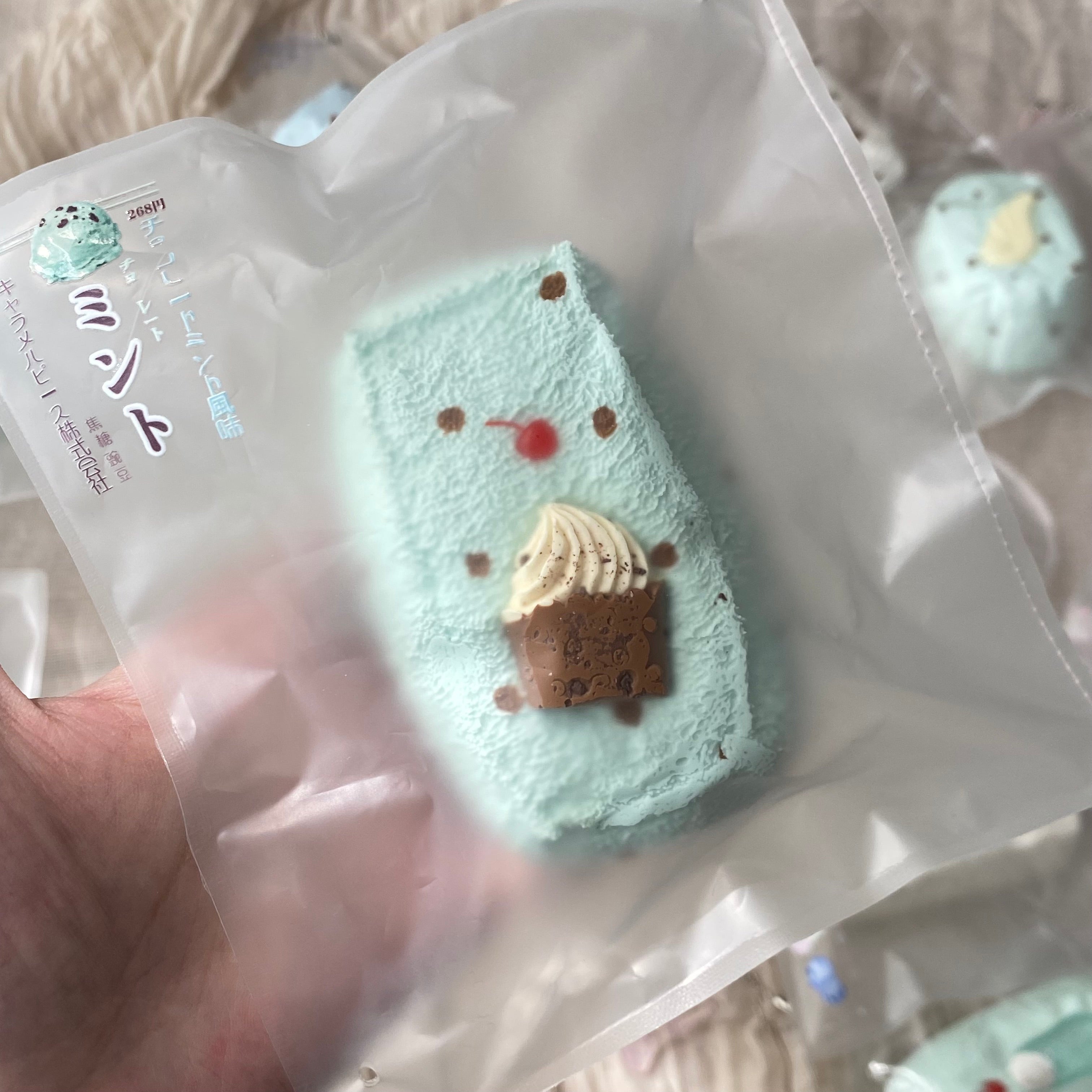 キャラメルピース Studio「ミント風味の水玉模様豆腐食パン」 Squishy stress relief toy