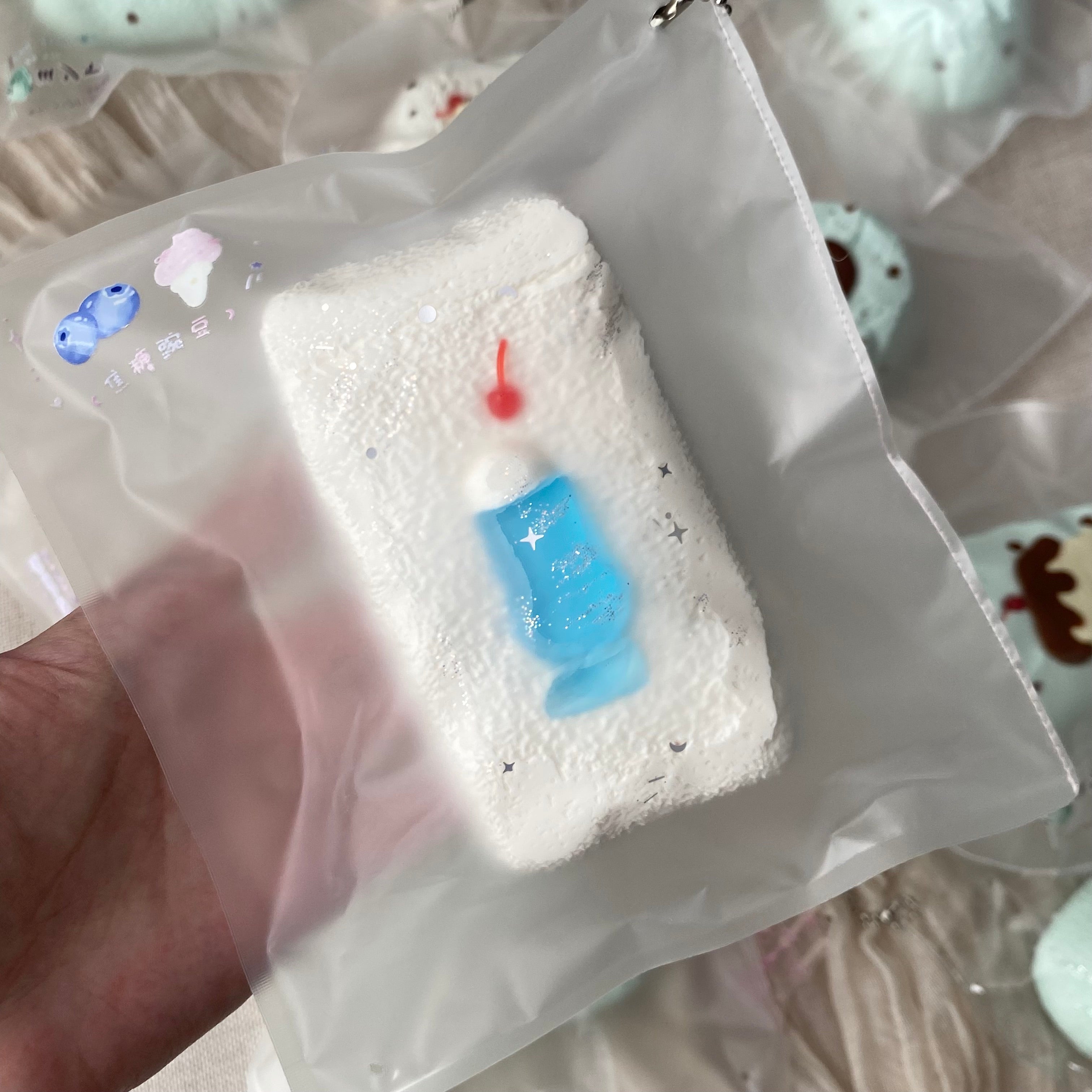キャラメルピース Studio「ミルク風味のソーダトースト」 Squishy stress relief toy