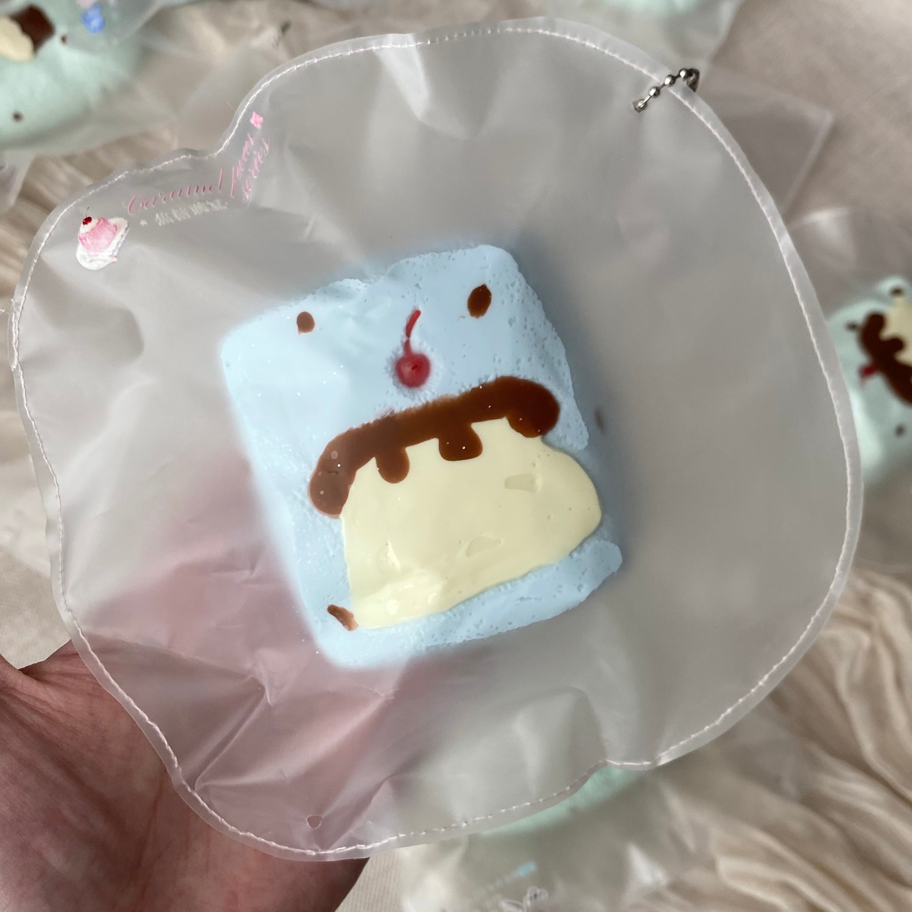 キャラメルピース Studio「プリンの手描きマシュマロ（シーソルト風味）」 Squishy stress relief toy