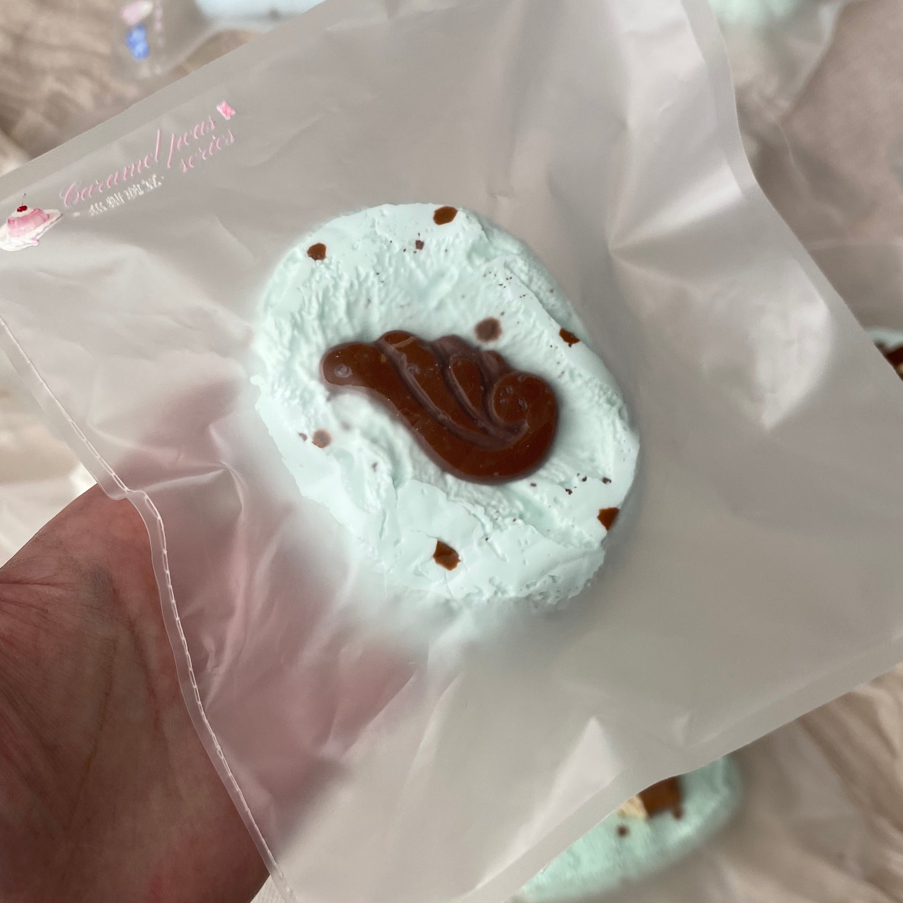 キャラメルピース Studio「ョコウィングのミントせんべい」 Squishy stress relief toy