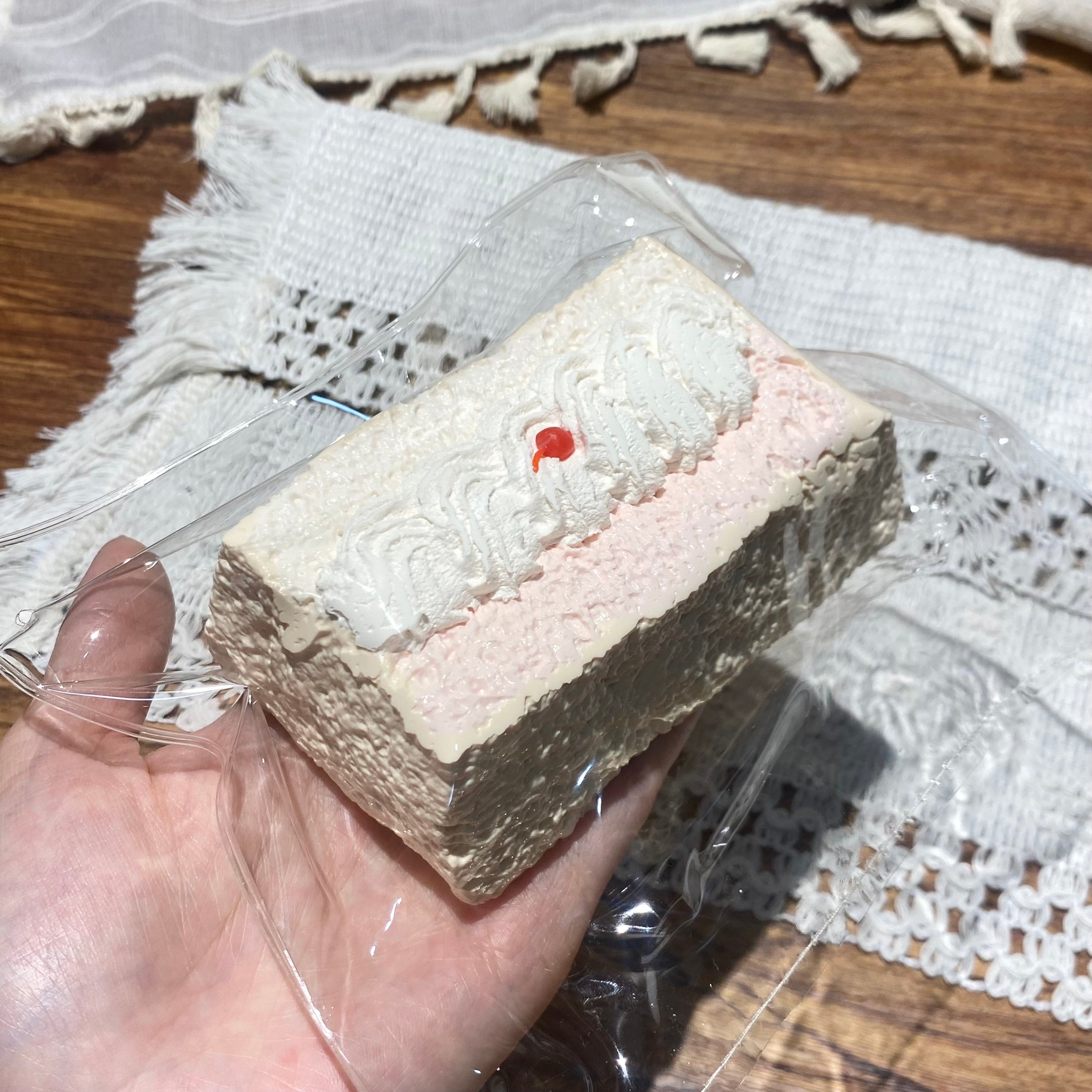 【Strawberry-flavored cream toast】Squishy stress relief toy