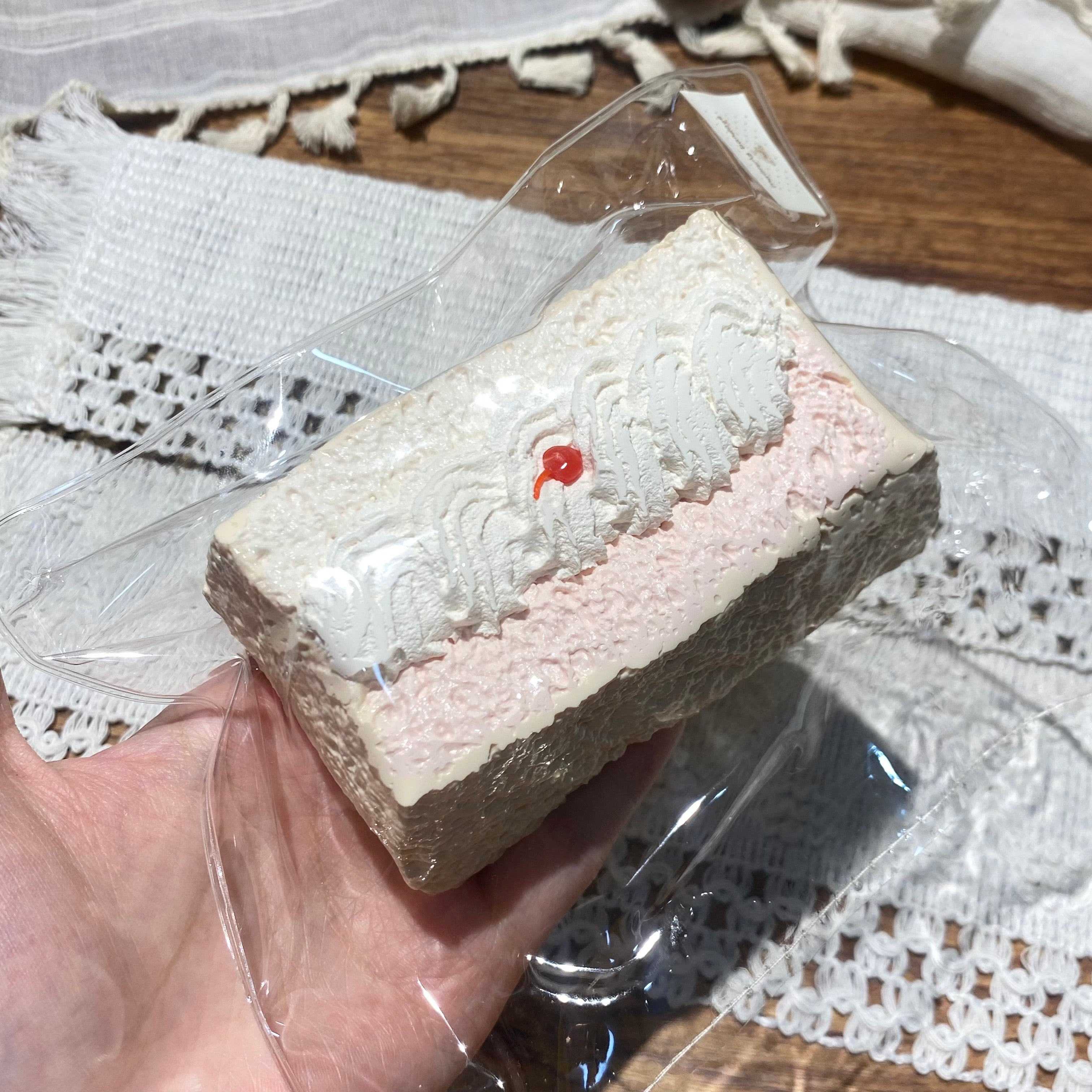 【Strawberry-flavored cream toast】Squishy stress relief toy