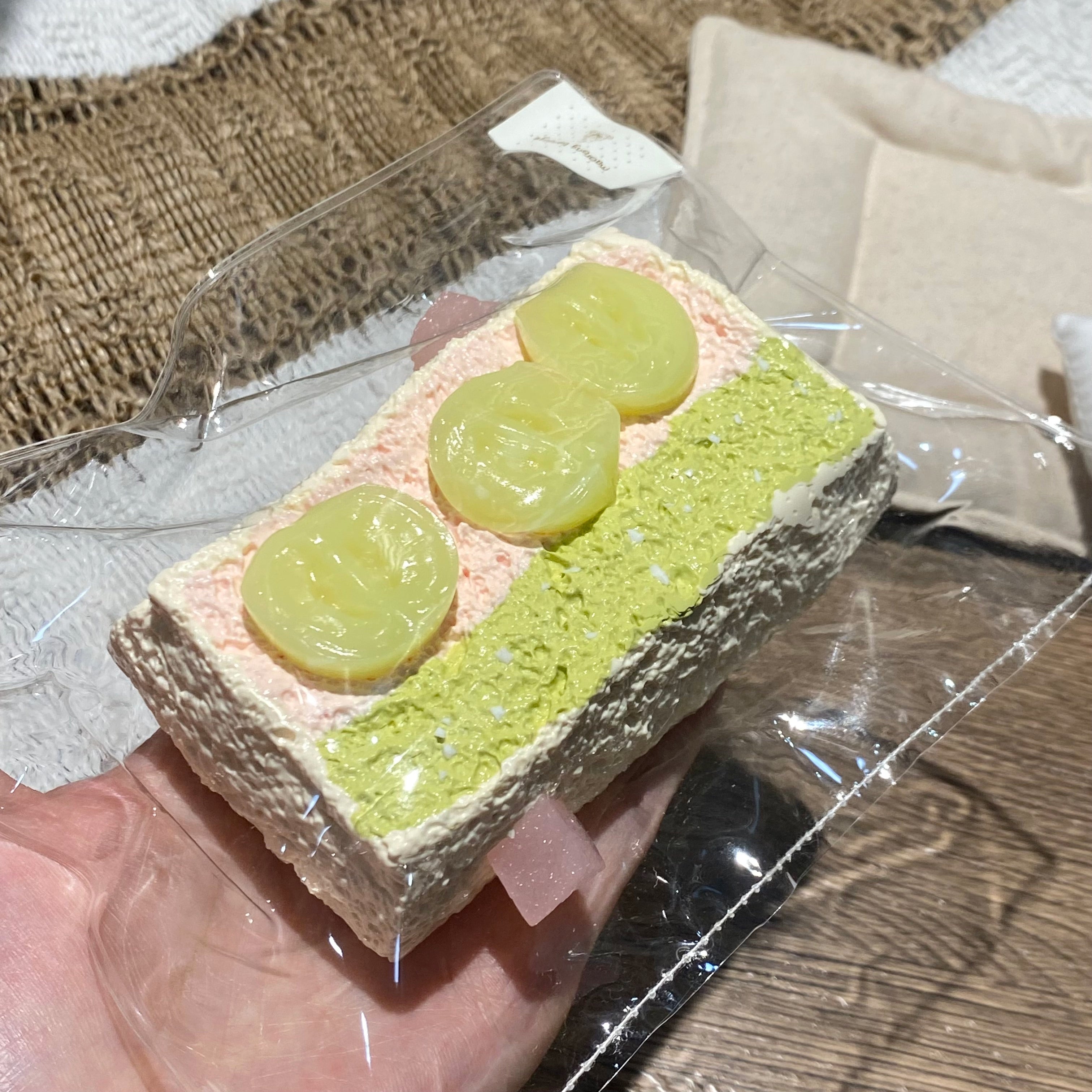 【Large toast with green grape and guava】Squishy stress relief toy