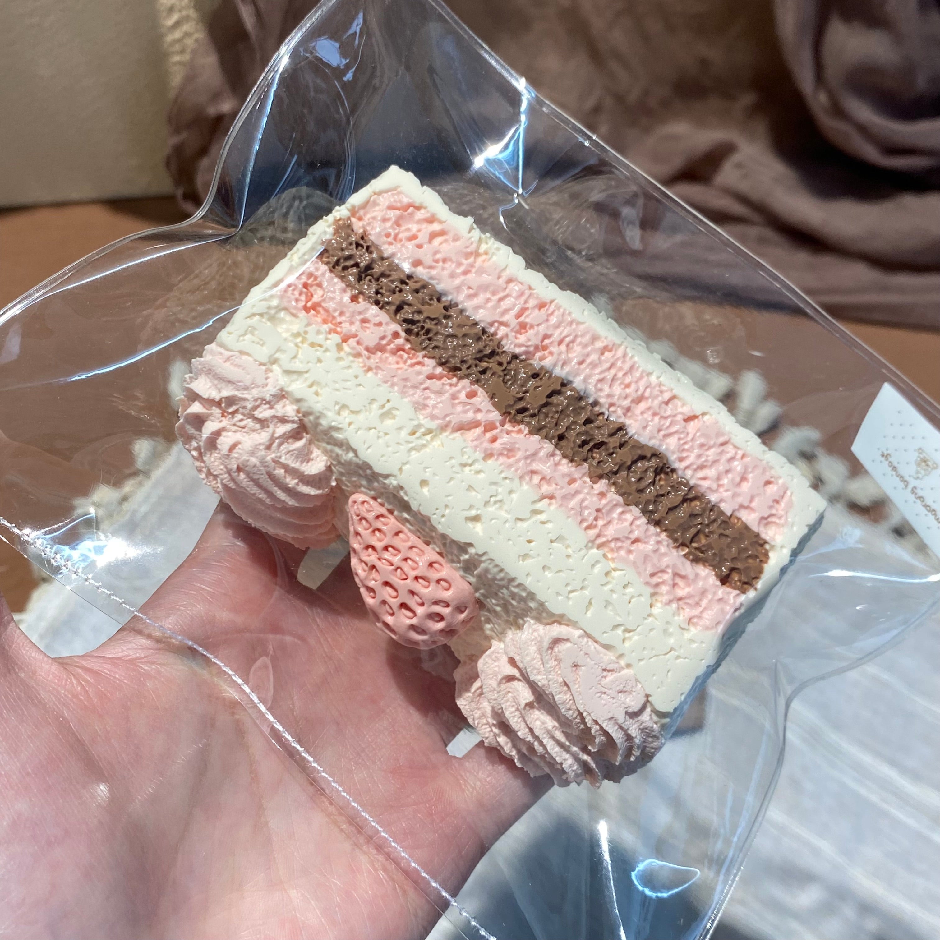 【Sliced Strawberry Cocoa Cake】Squishy stress relief toy