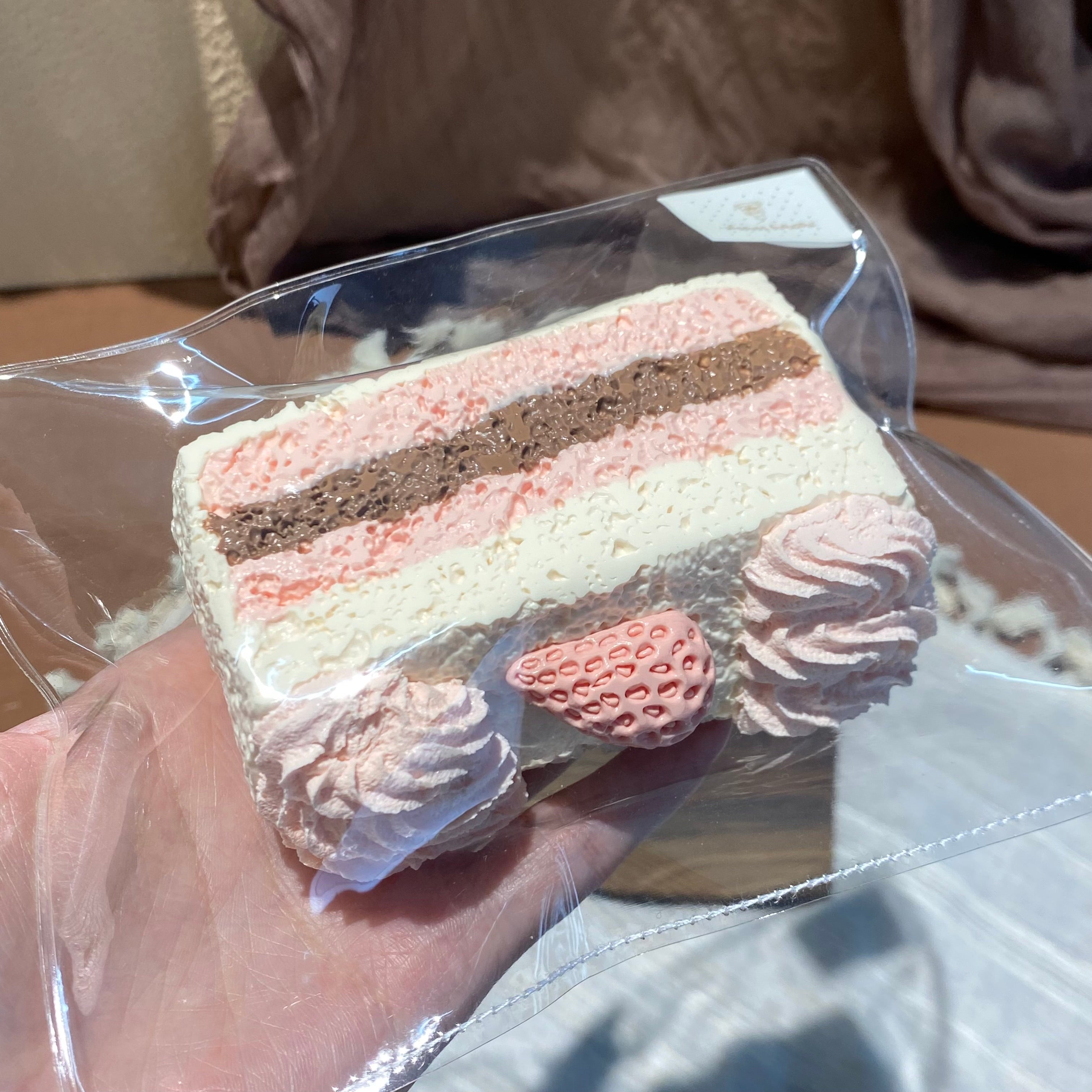 【Sliced Strawberry Cocoa Cake】Squishy stress relief toy