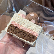【Strawberry Cocoa Polka Dot Ice Cream Toast】Squishy stress relief toy