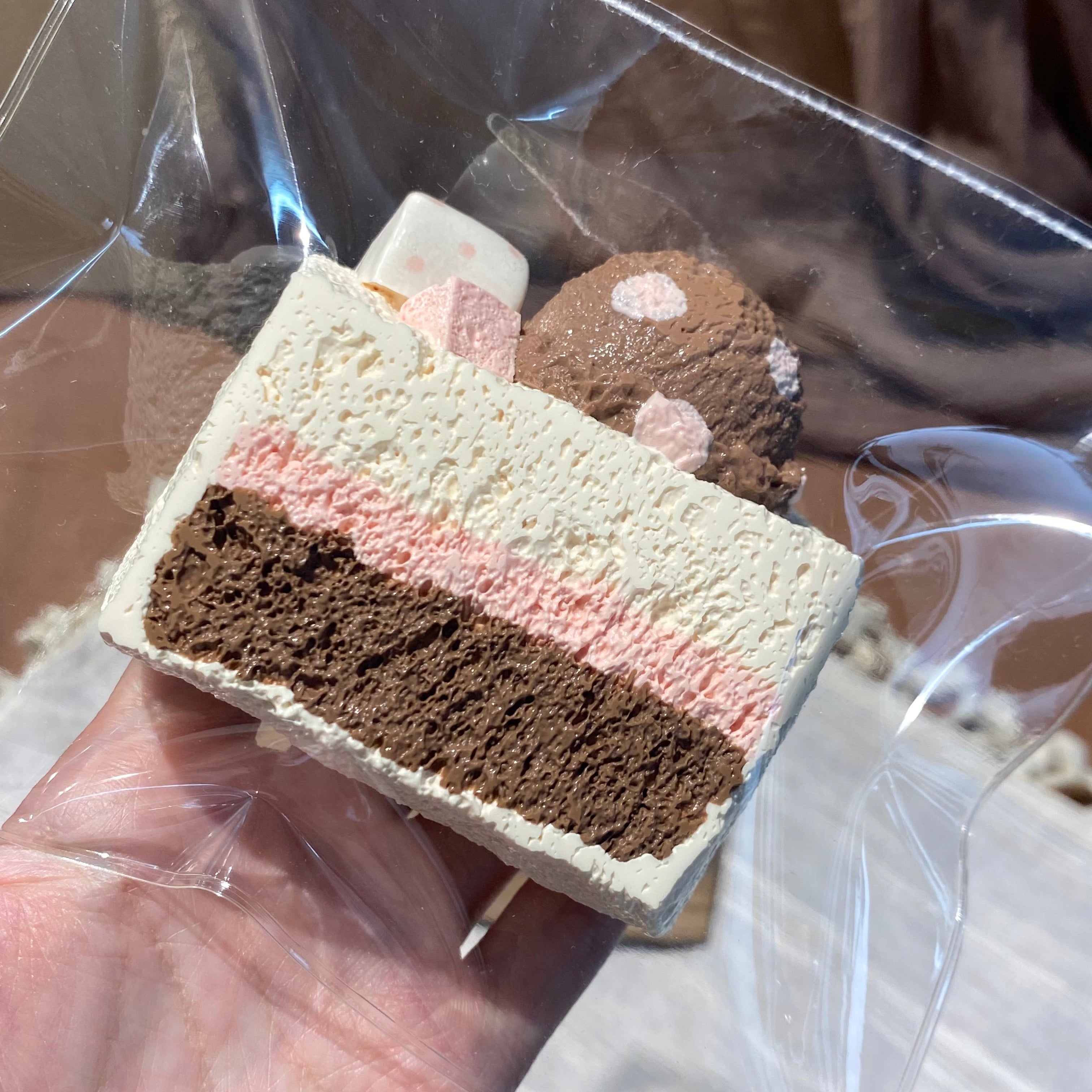 【Strawberry Cocoa Polka Dot Ice Cream Toast】Squishy stress relief toy