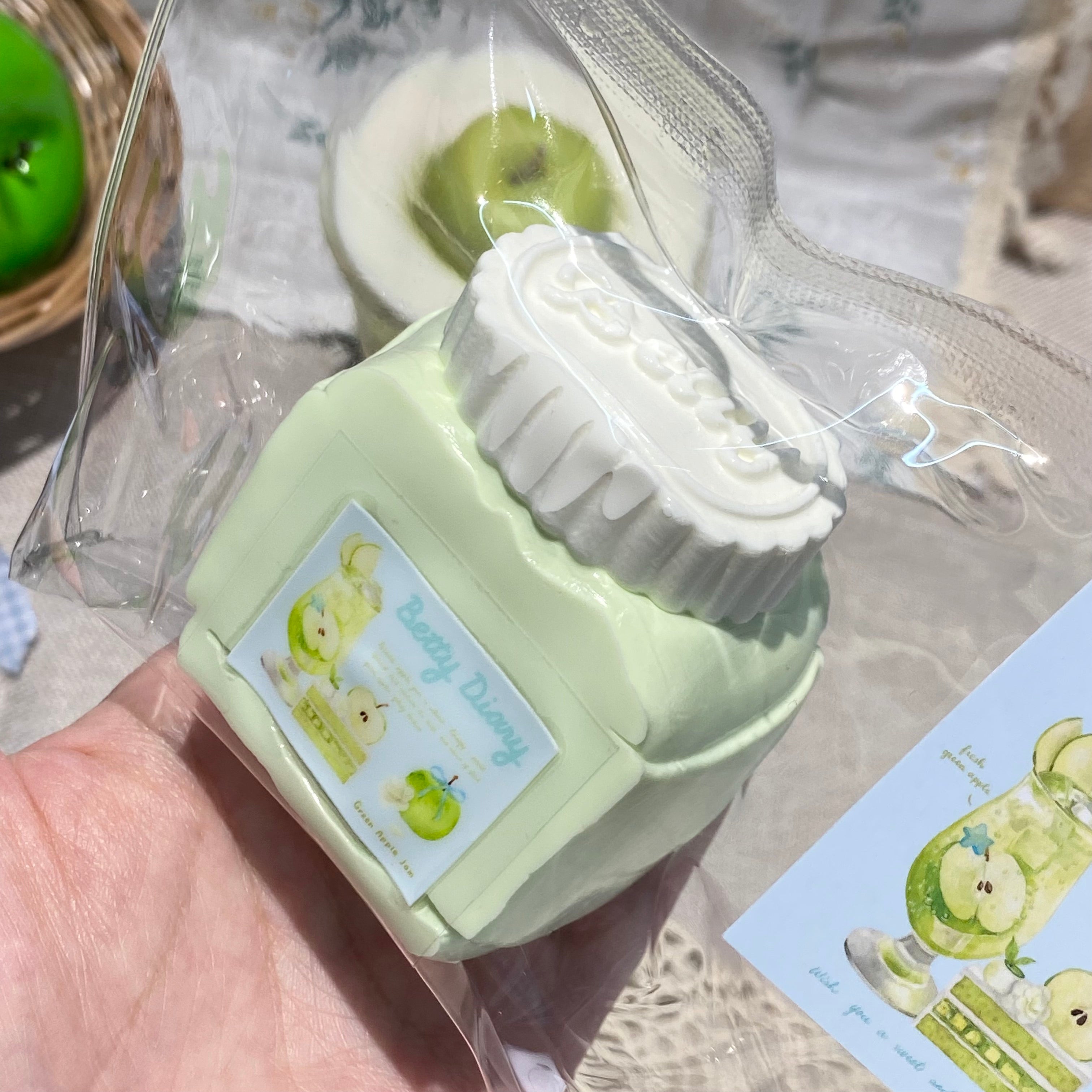 【Green Apple Milk Sauce】Squishy stress relief toy