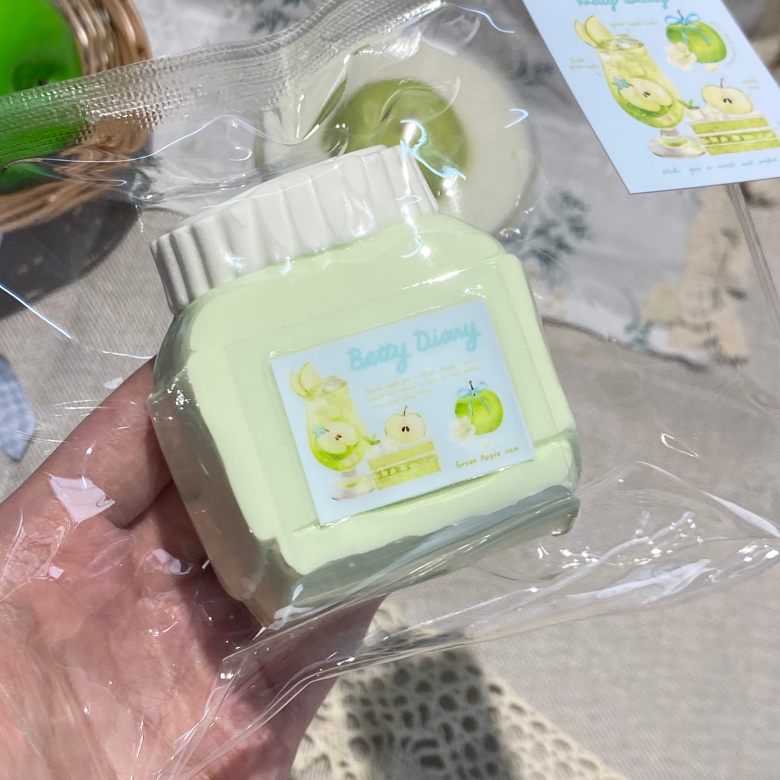 【Green Apple Milk Sauce】Squishy stress relief toy