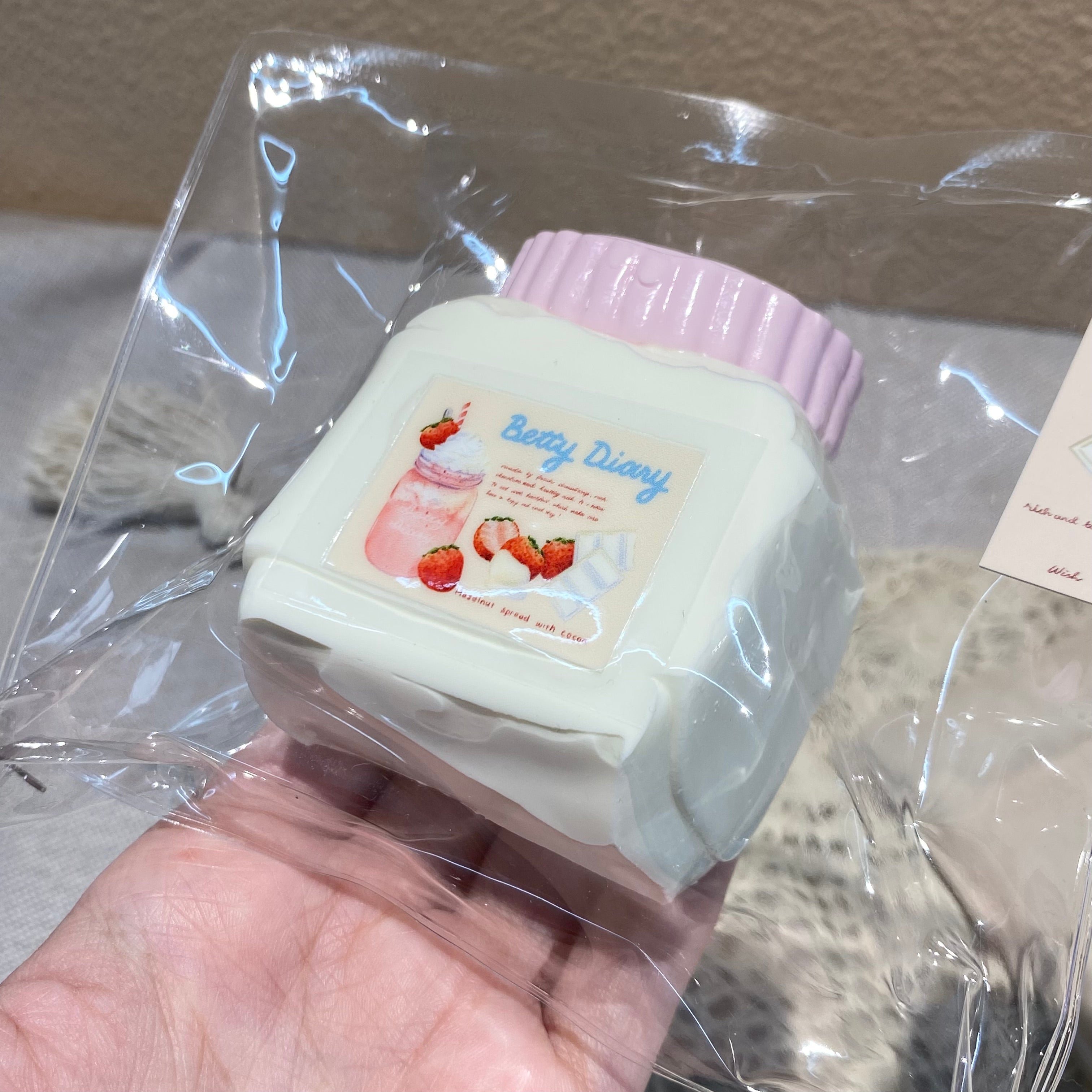 【Strawberry cream sauce】Squishy stress relief toy