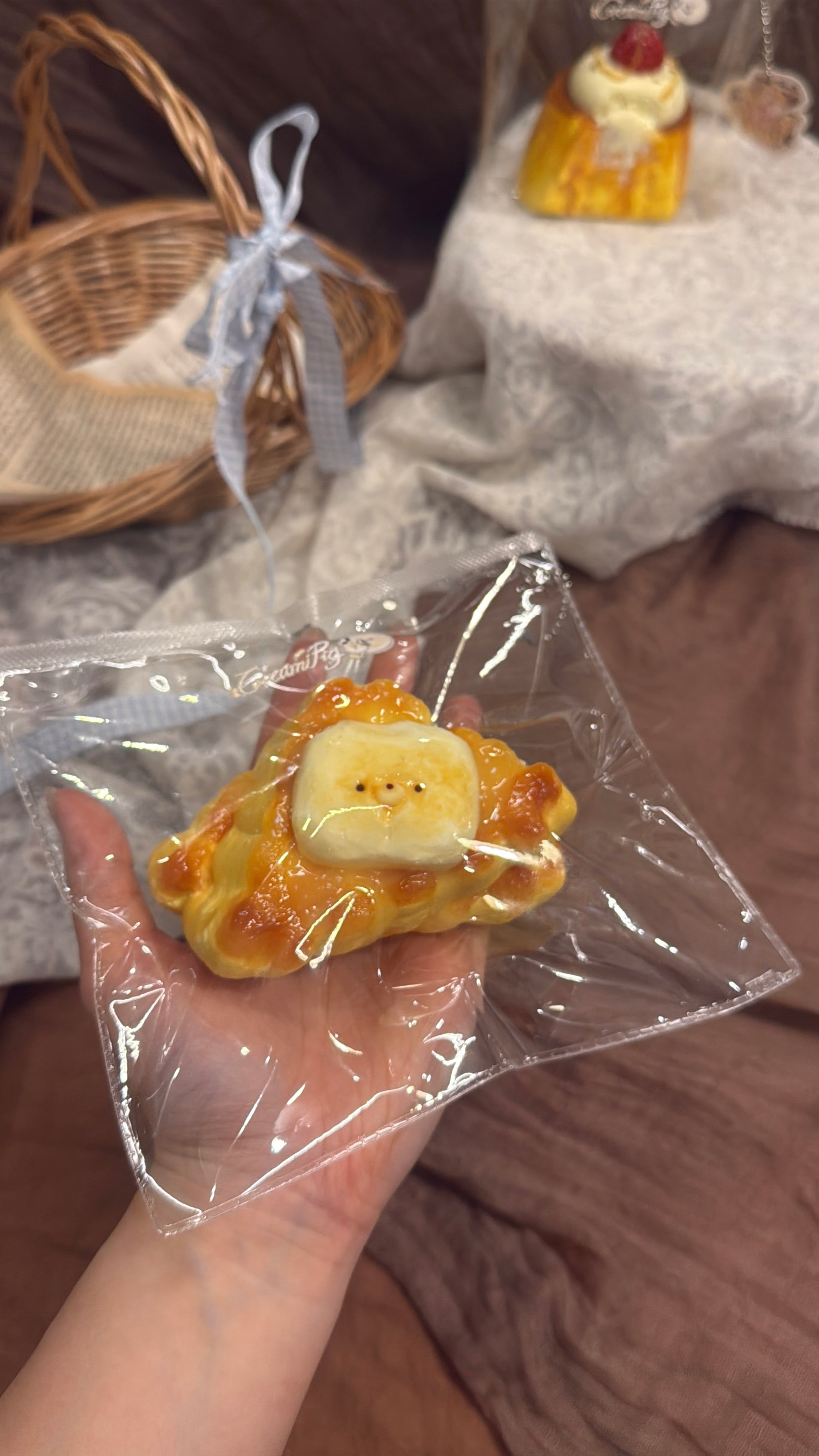 CreamPig Studio【くまのダブルはちみつワッフル】 Squishy Collectibles