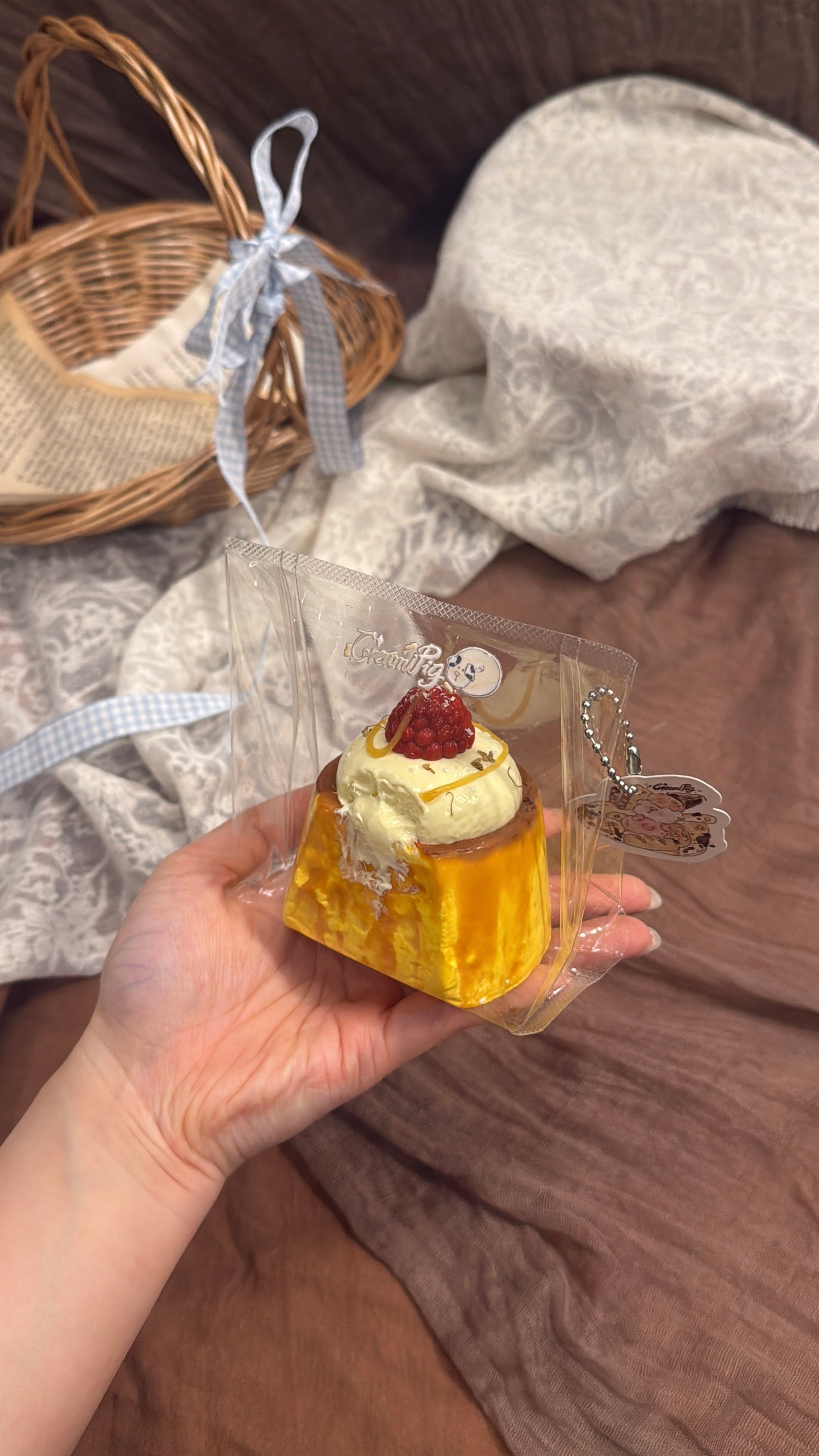 CreamPig Studio【プリンを一口かじる 🍮✨】 Squishy Collectibles