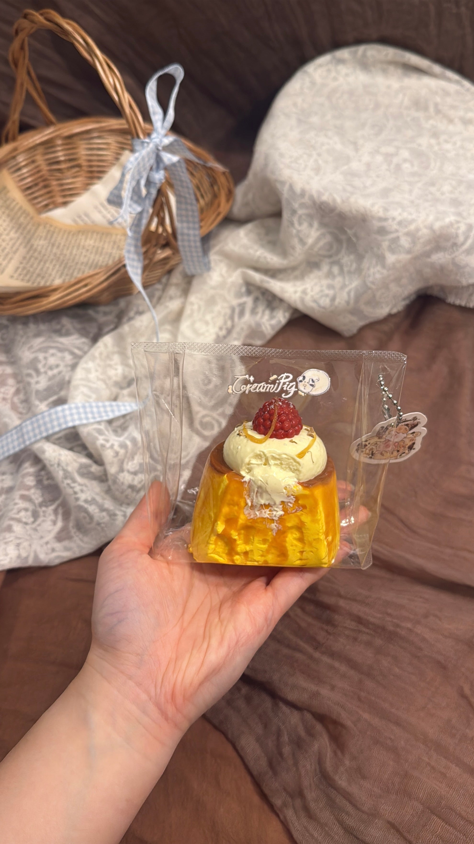 CreamPig Studio【プリンを一口かじる 🍮✨】 Squishy Collectibles