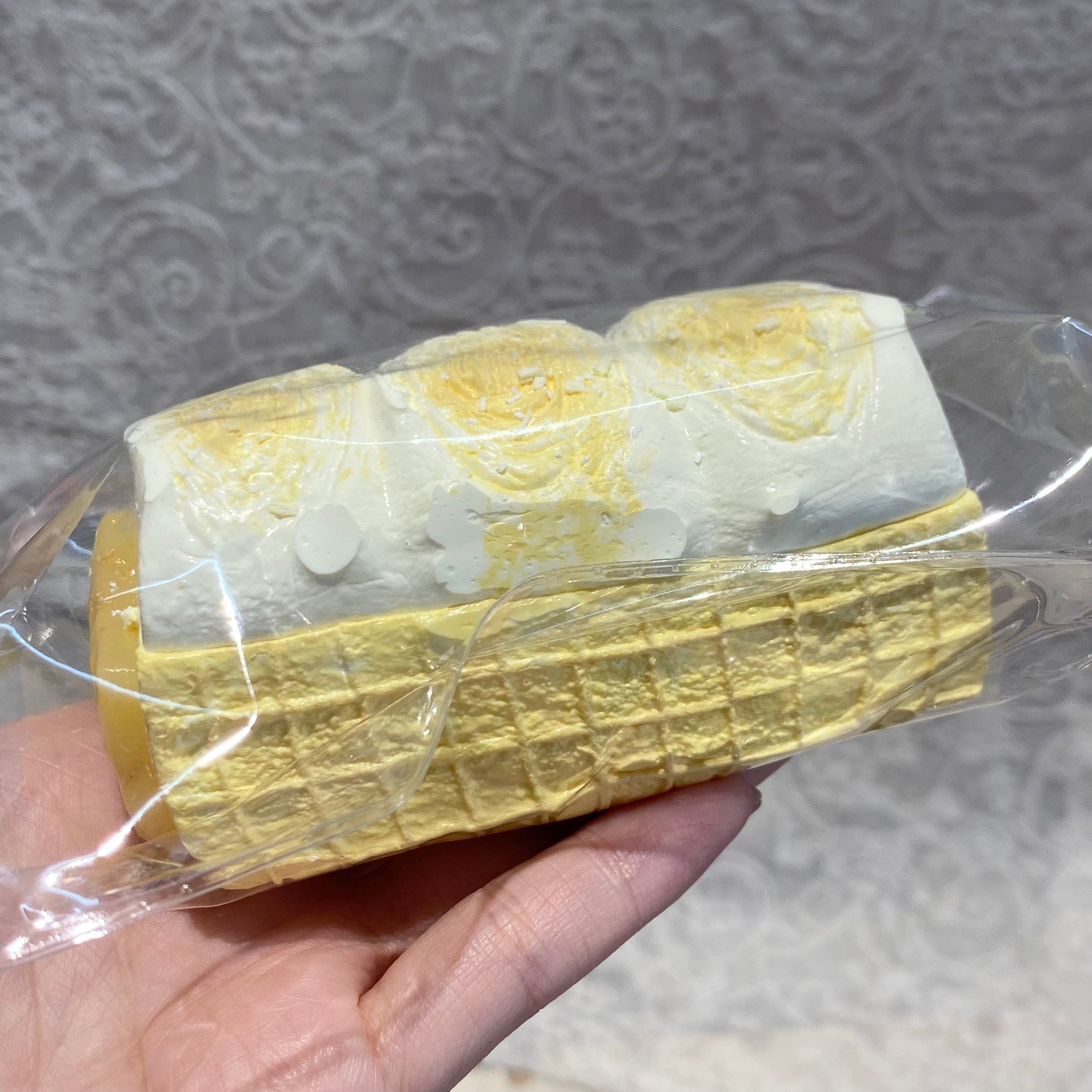 【Cream Toast with Osmanthus Jelly Filling】Squishy stress relief toy