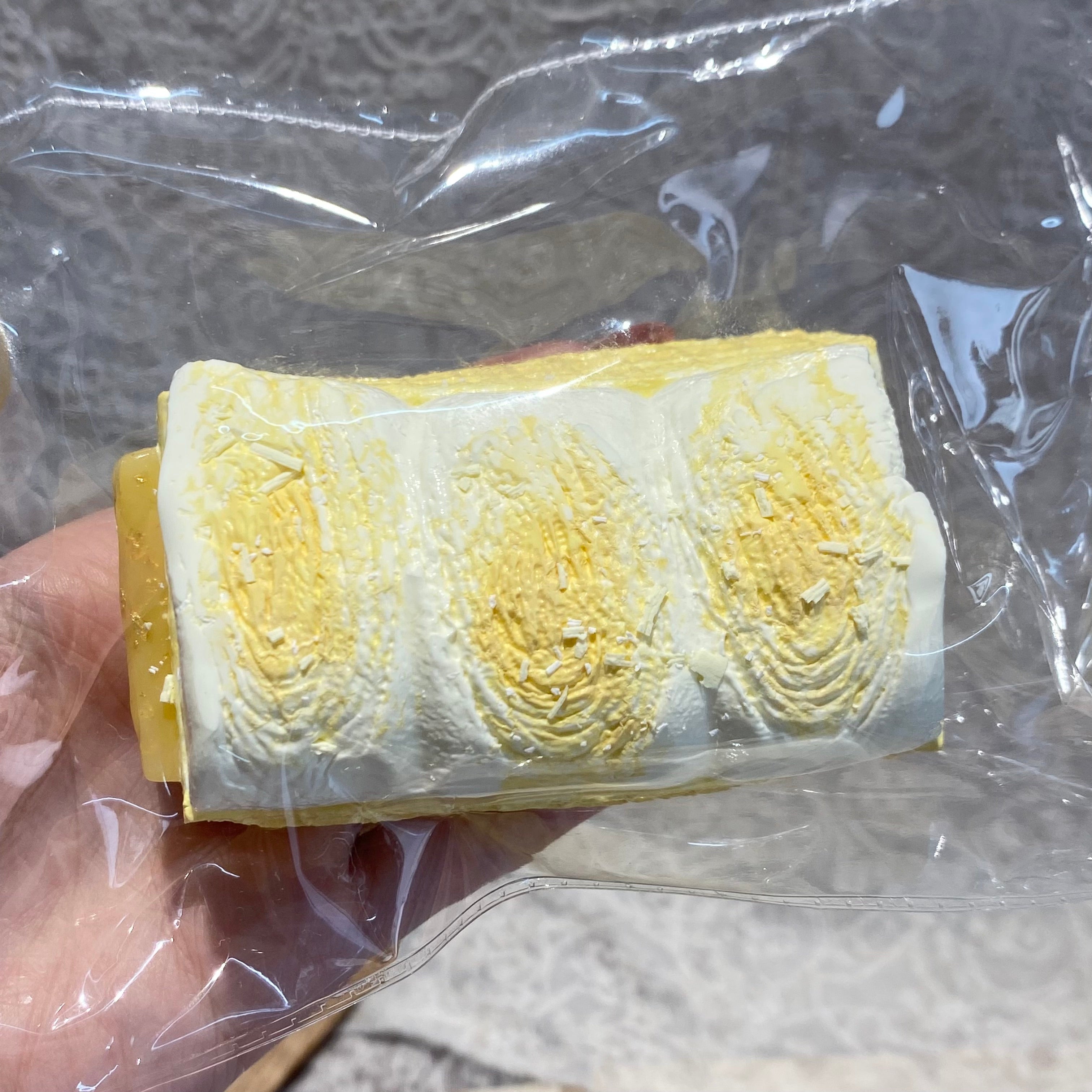 【Cream Toast with Osmanthus Jelly Filling】Squishy stress relief toy