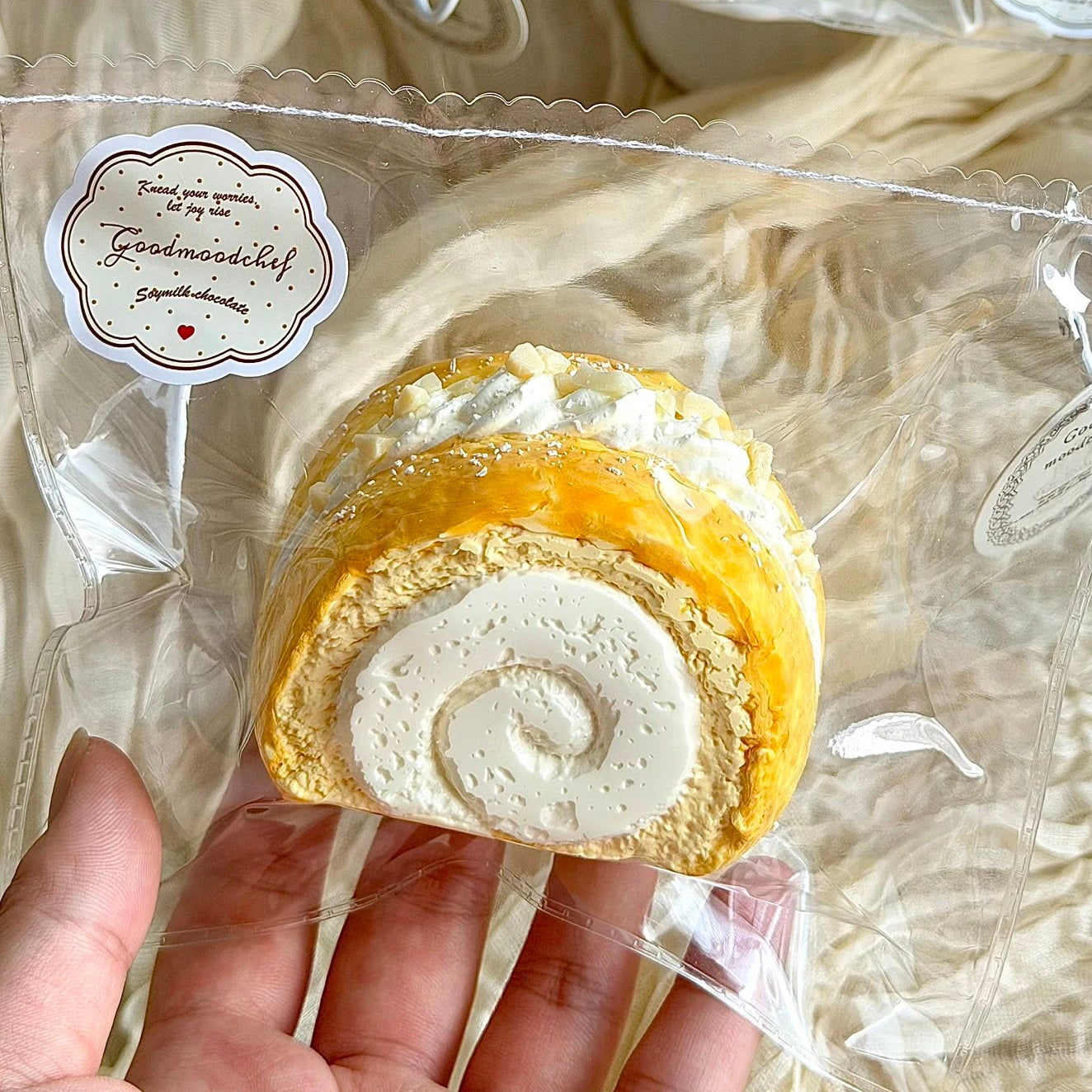 Good Mood Chef【クリームロールケーキ】 Squishy Collectibles