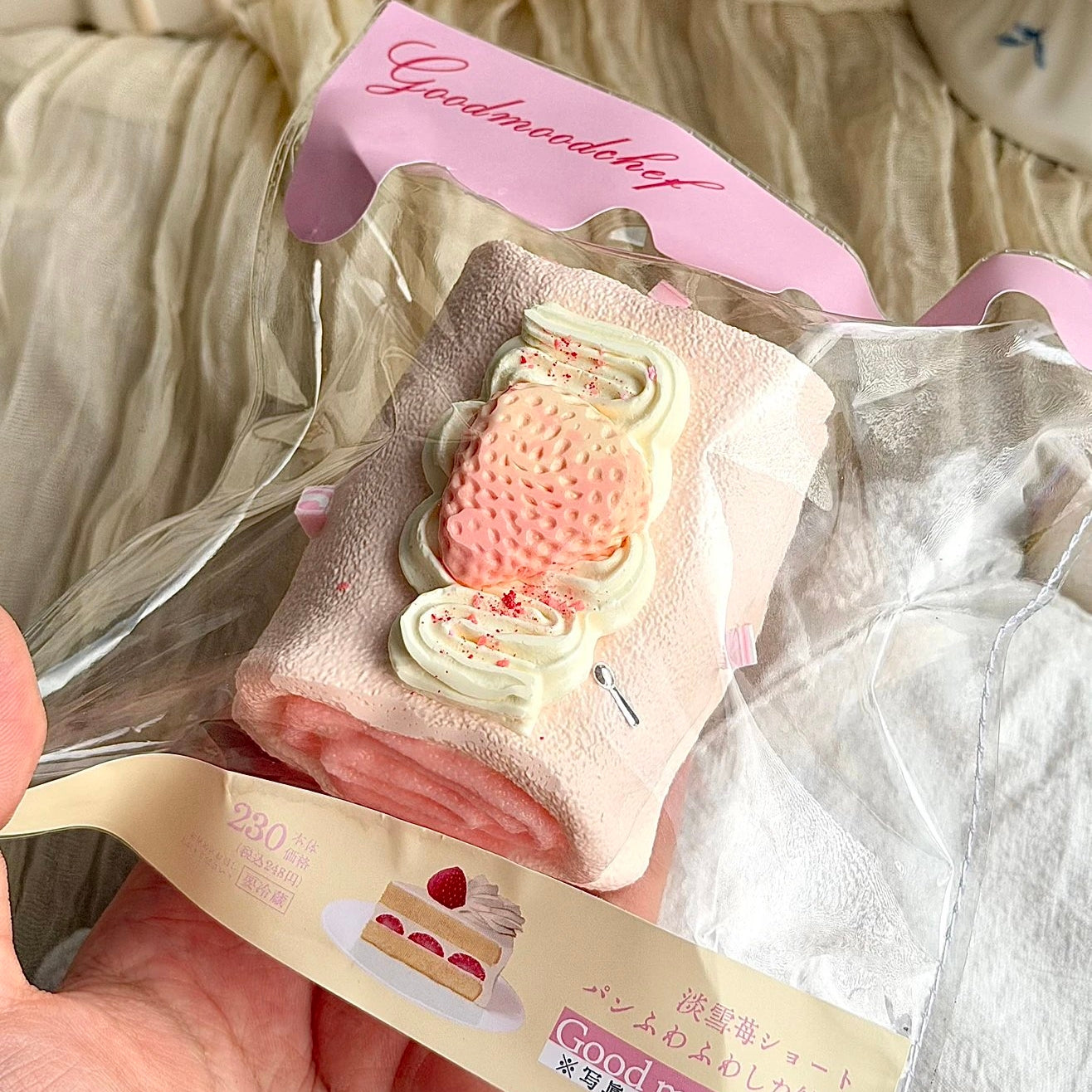 Good Mood Chef【淡雪いちごタオルロール】 Squishy Collectibles