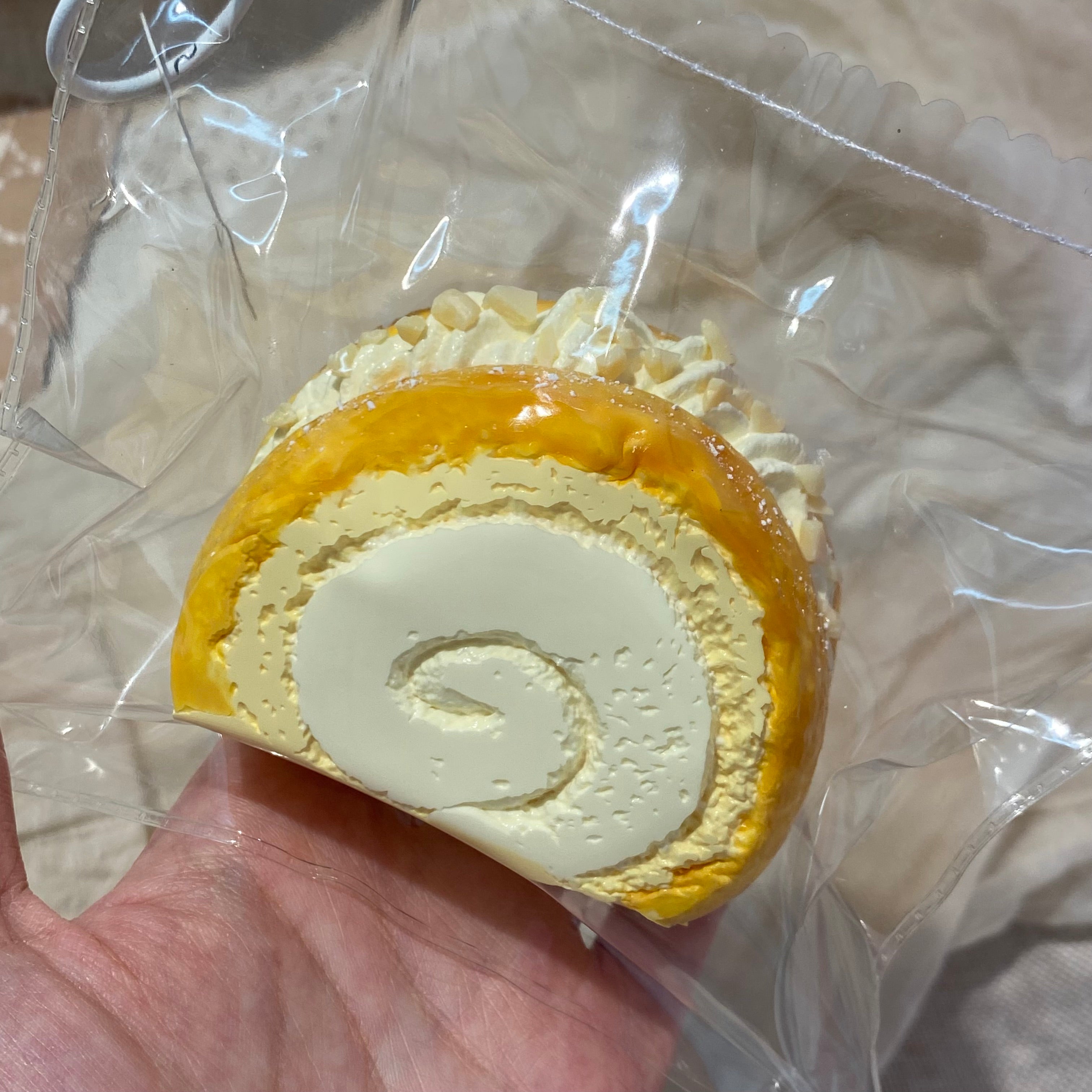 Good mood chef【クリームサンドスイスロール】Squishy stress relief toy