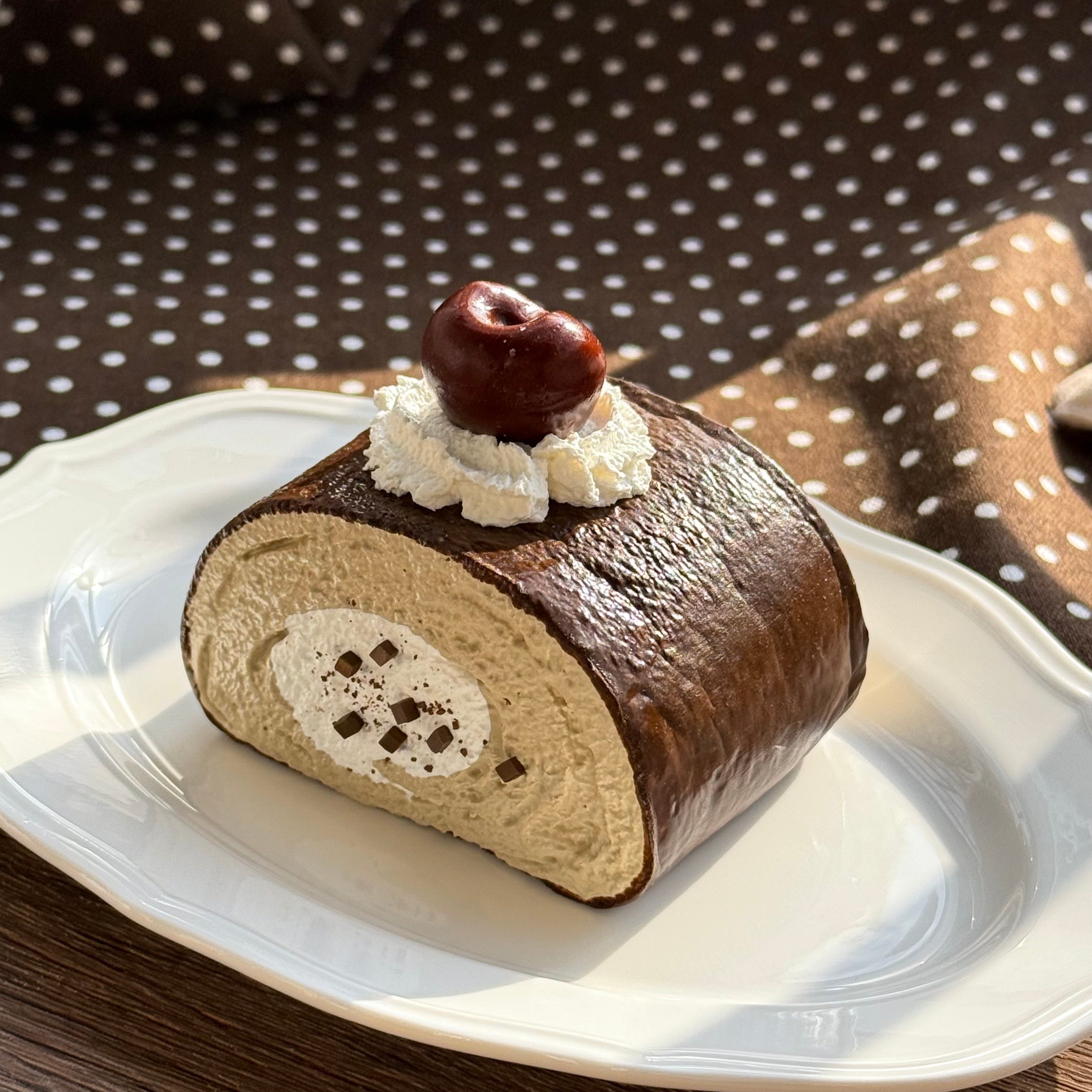 【Crispy Chocolate Cherry Roll】Squishy Stress Relief Toy