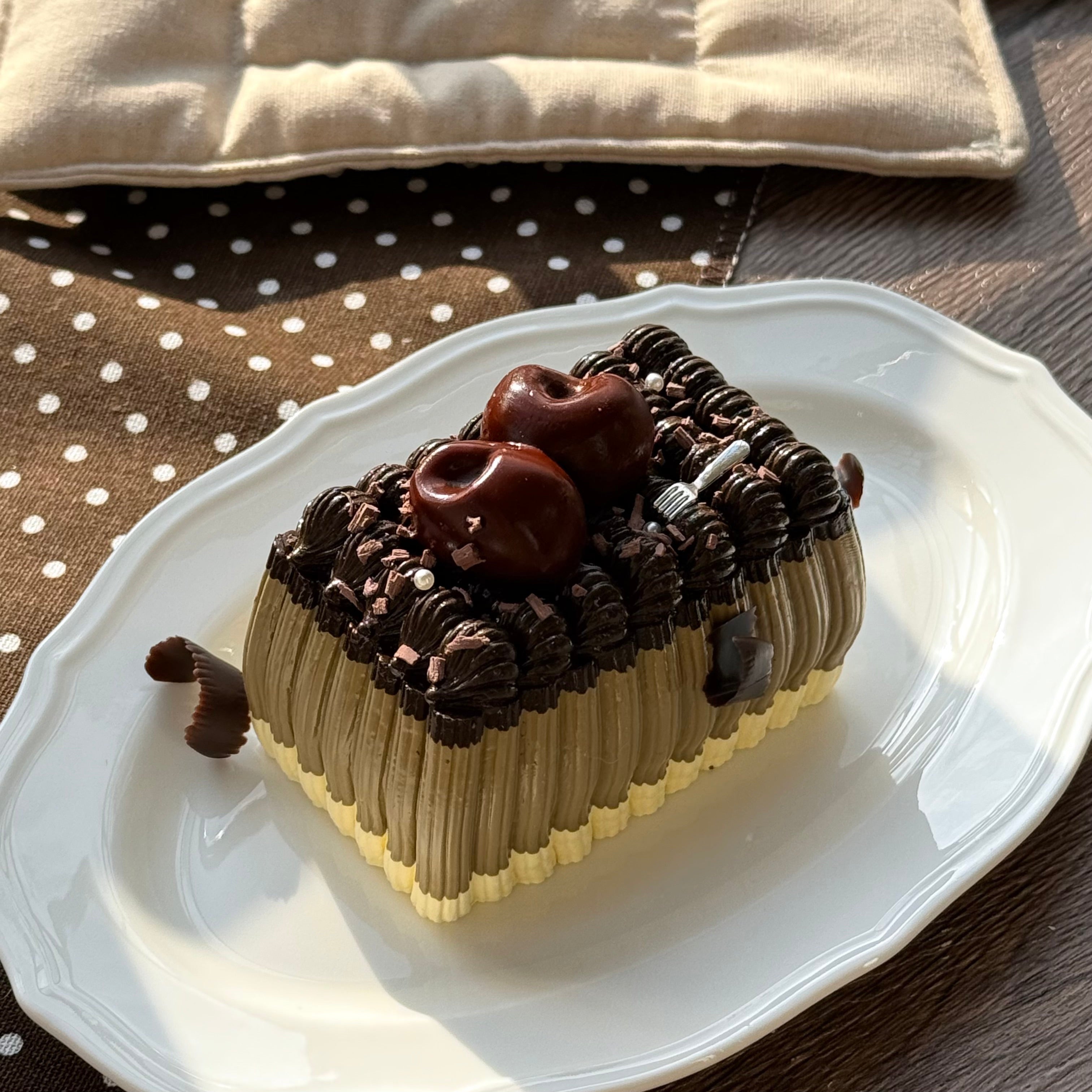 [Cherry and Chocolate Cake (Black Forest Style)] Squishy Stress Relief Toy