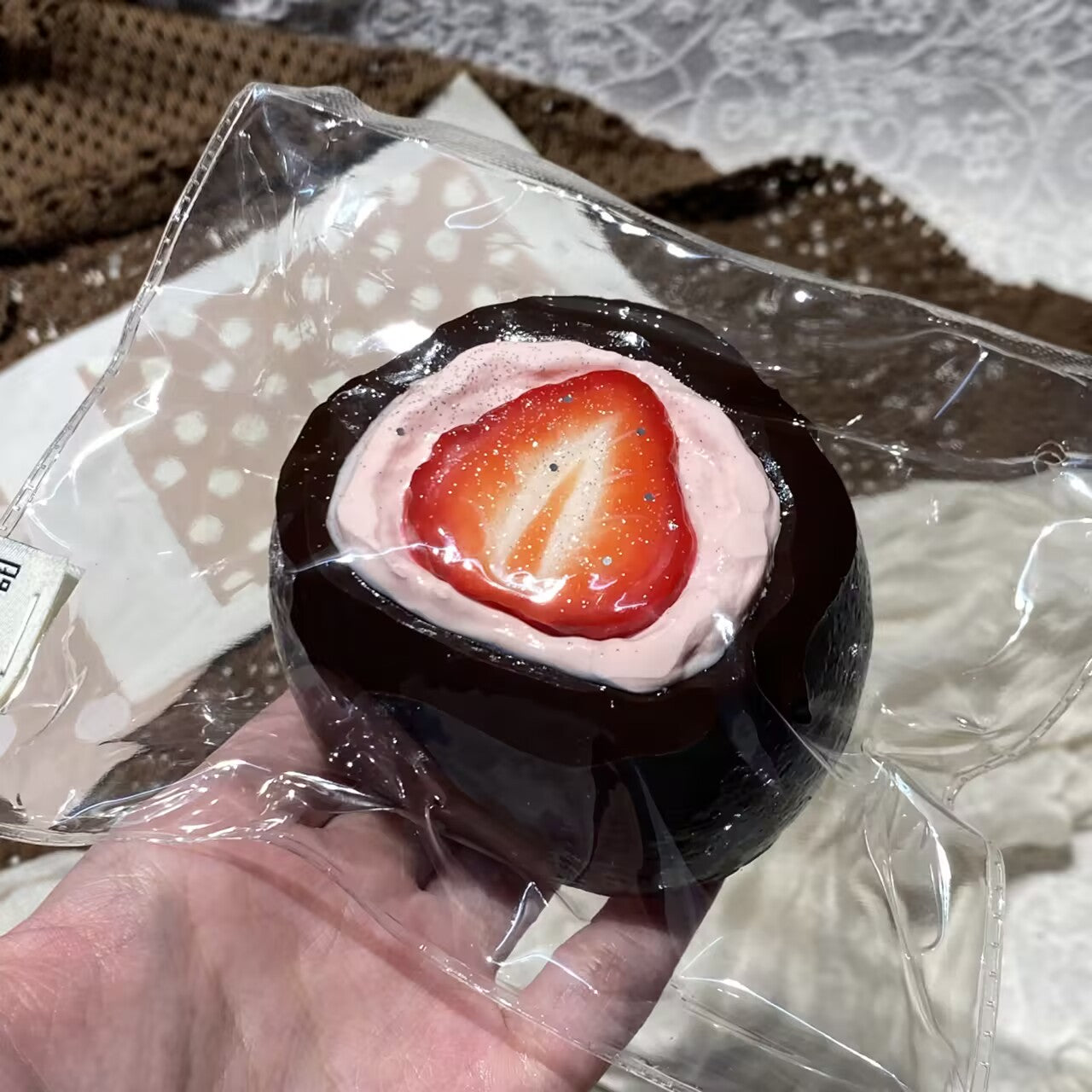 【nosweetpie】Strawberry Chocolate Daifuku Squishy stress relief toy
