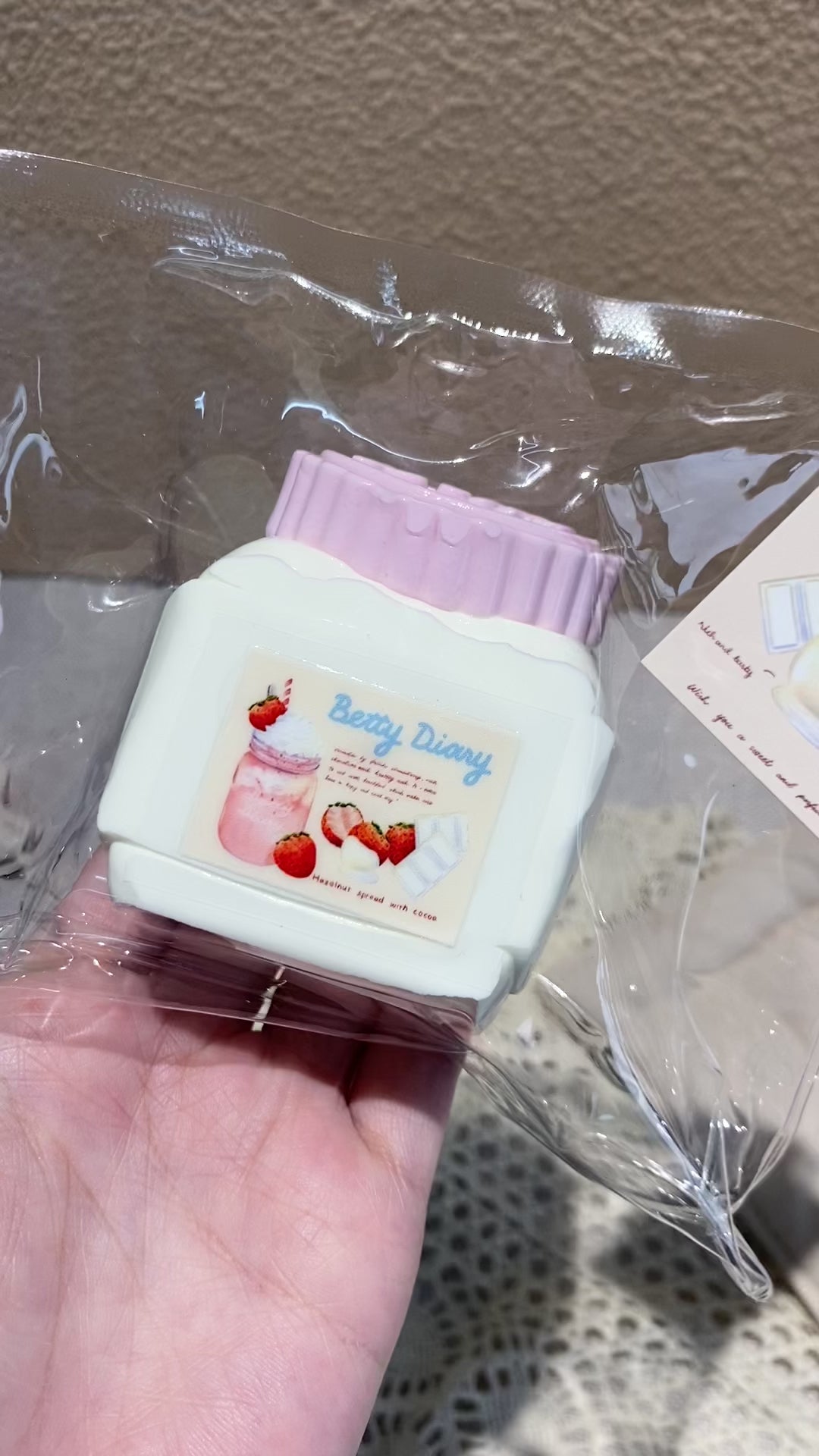 【Strawberry cream sauce】Squishy stress relief toy