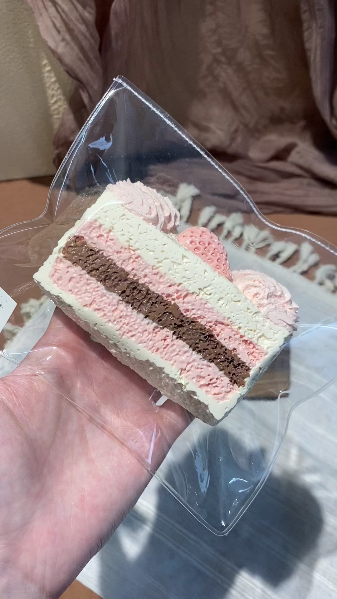 【Sliced Strawberry Cocoa Cake】Squishy stress relief toy