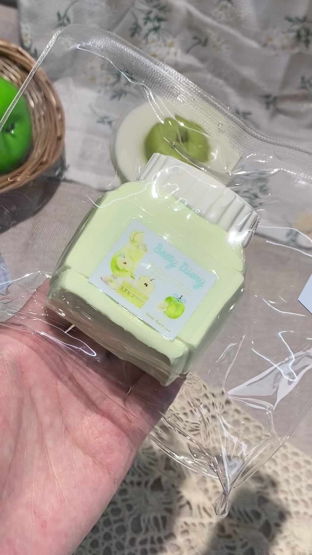 【Green Apple Milk Sauce】Squishy stress relief toy