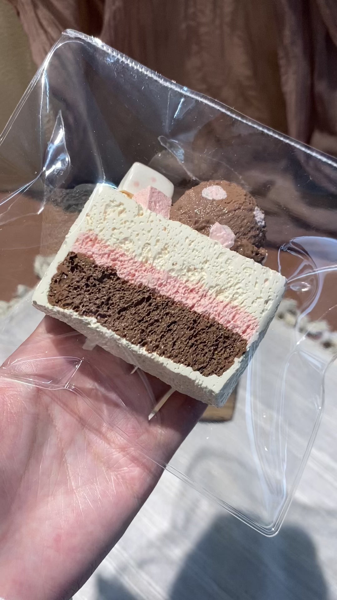 【Strawberry Cocoa Polka Dot Ice Cream Toast】Squishy stress relief toy