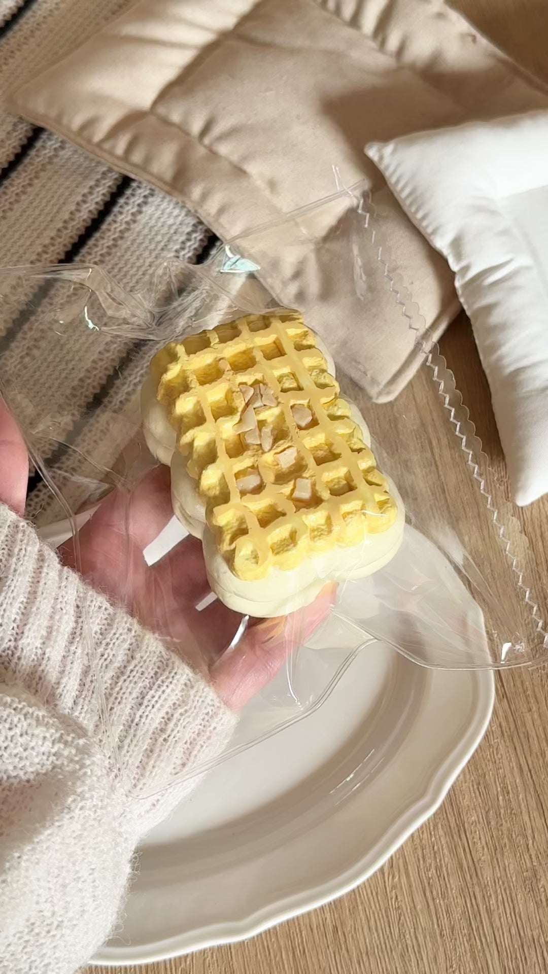 【Butter Cream Sandwich Cookie】Squishy Stress Relief Toy
