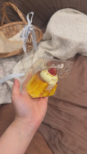 CreamPig Studio【プリンを一口かじる 🍮✨】 Squishy Collectibles