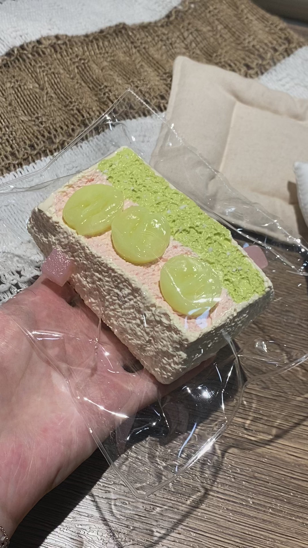 【Large toast with green grape and guava】Squishy stress relief toy